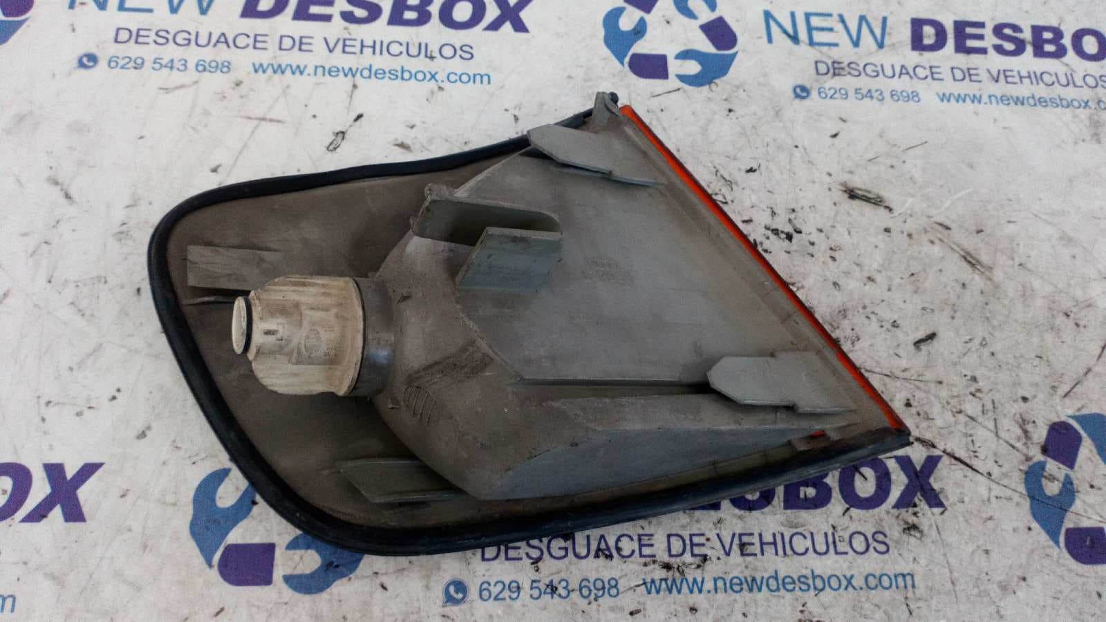 Recambio de PILOTO DELANTERO IZQUIERDO para AUDI 100 BERLINA (C4) referencia OEM IAM 137983 3