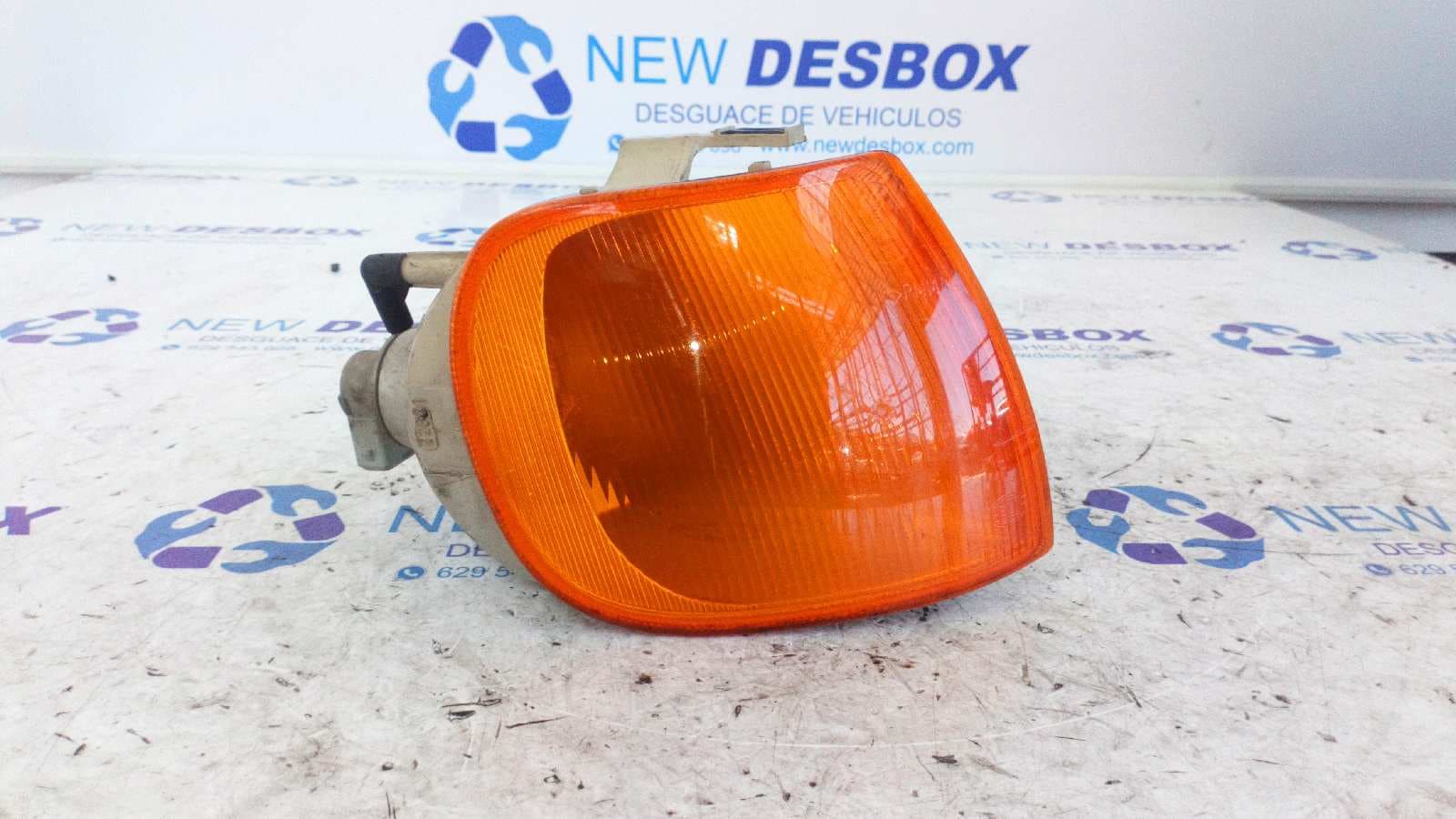 Recambio de PILOTO DELANTERO DERECHO para VOLKSWAGEN POLO BERLINA (6N1) referencia OEM IAM 6N0953050B