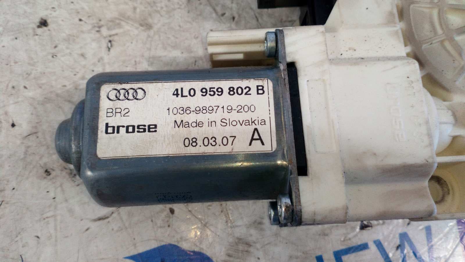 Recambio de MOTOR ELEVALUNAS TRASERO DERECHO para AUDI Q7 (4L) referencia OEM IAM 4L0959802B 4