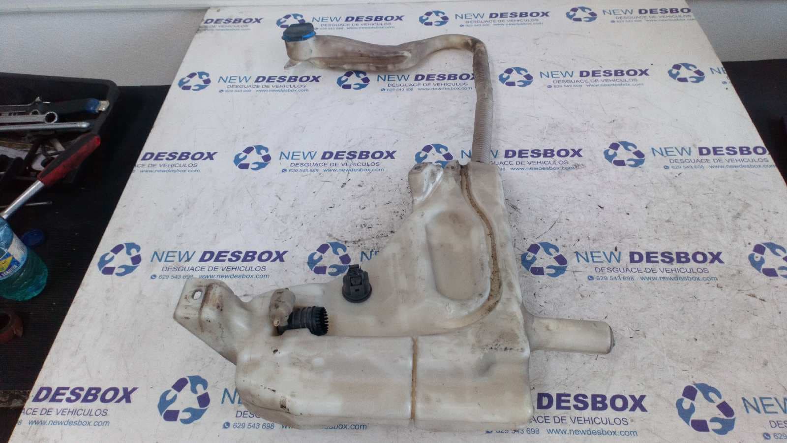 Recambio de DEPOSITO LIMPIA para AUDI Q7 (4L) referencia OEM IAM 4L0955453