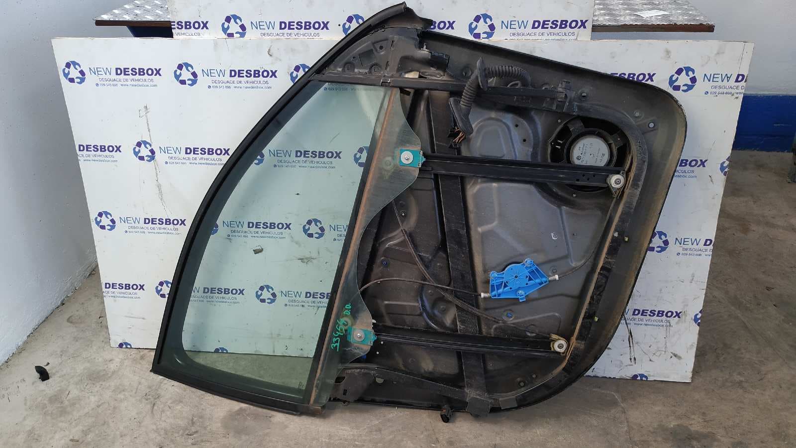 Recambio de ELEVALUNAS DELANTERO DERECHO para VOLKSWAGEN TOUAREG (7LA) BAC referencia OEM IAM 7L6837730H   - NEGRO