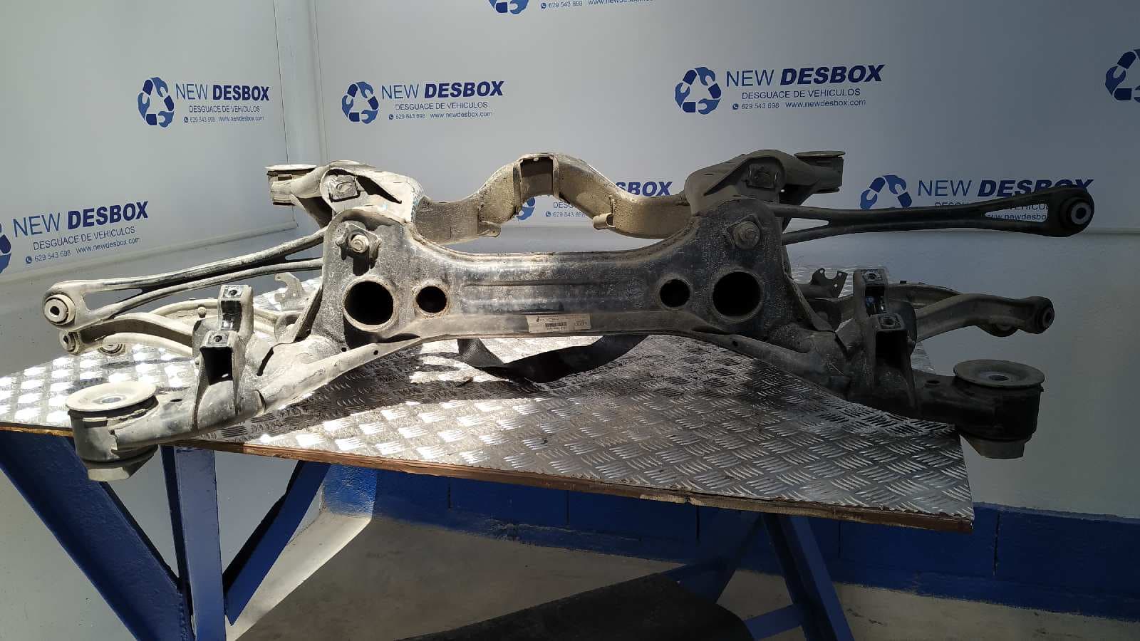Recambio de PUENTE TRASERO para AUDI Q7 (4L) BUG referencia OEM IAM 7L0500041 8