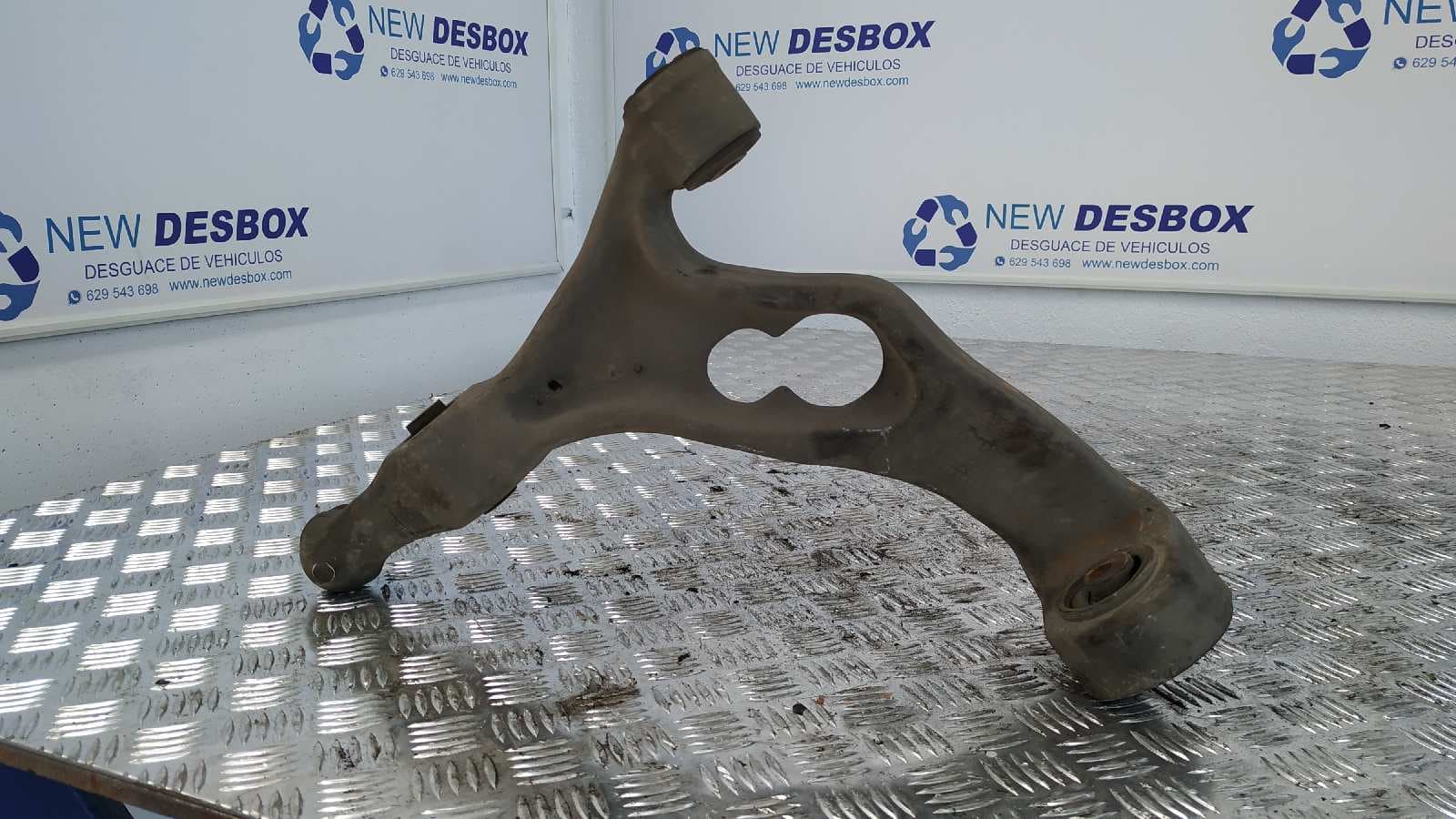 Recambio de BRAZO IZQUIERDO INFERIOR DELANTERO para AUDI Q7 (4L) BUG referencia OEM IAM LM0 L1