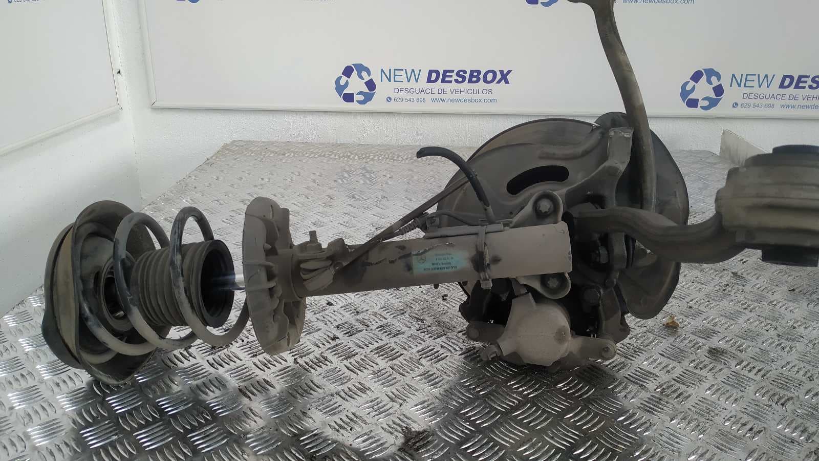 Recambio de MANGUETA DELANTERA IZQUIERDA para MERCEDES-BENZ CLASE CLC (CL203) CLC 220 CDI (LA) (203.708) OM646963 referencia OEM IAM 20401    - NEGRO