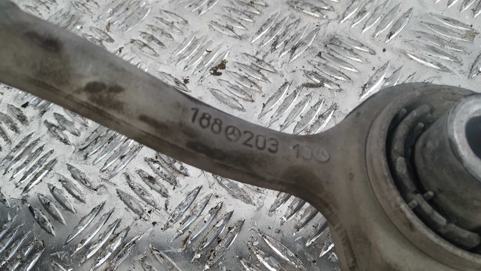Recambio de MANGUETA DELANTERA IZQUIERDA para MERCEDES-BENZ CLASE CLC (CL203) CLC 220 CDI (LA) (203.708) OM646963 referencia OEM IAM 20401    - NEGRO 5