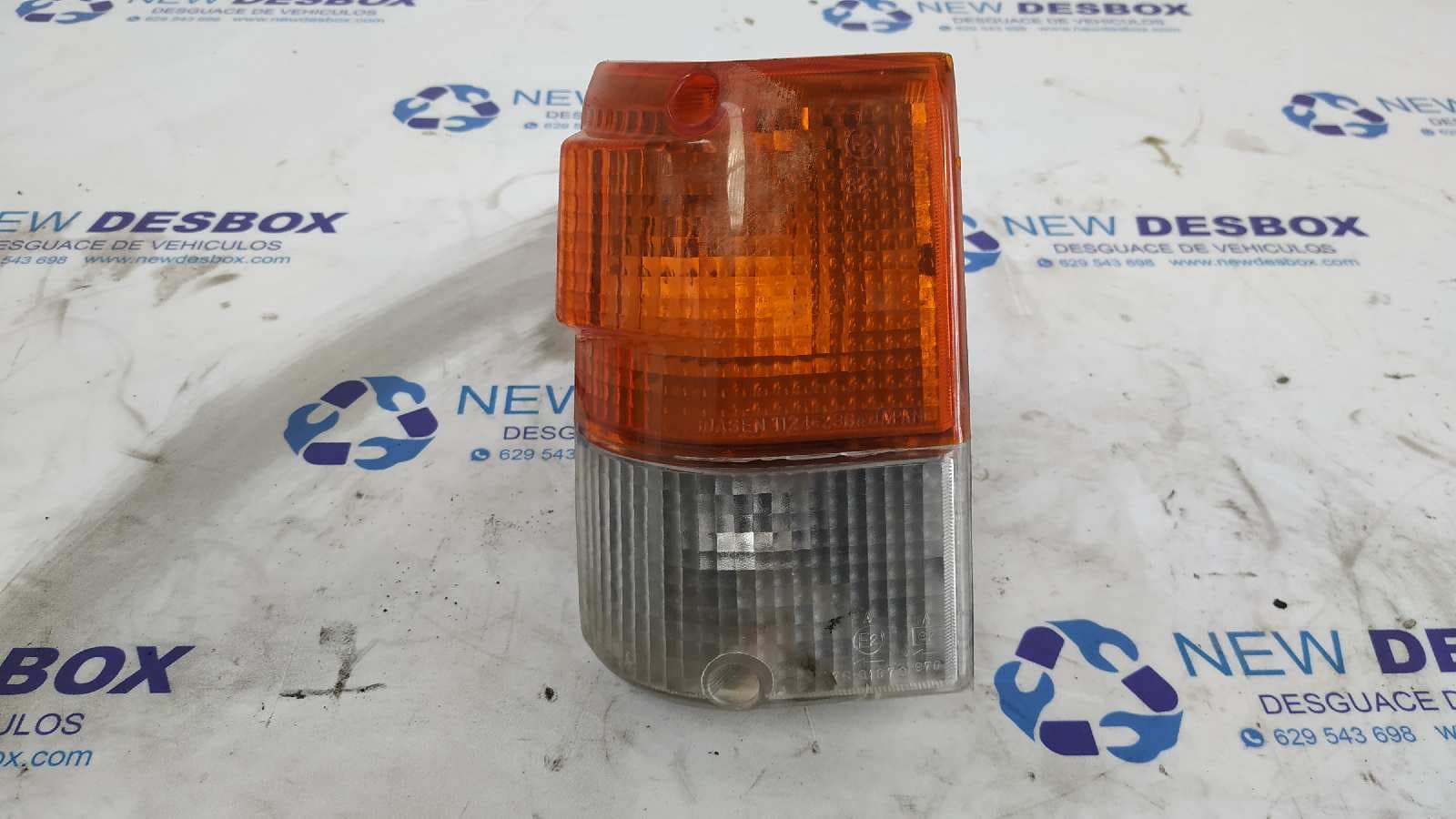Recambio de PILOTO DELANTERO DERECHO para MITSUBISHI MONTERO (L040) 2.5 Turbodiesel 4D56 referencia OEM IAM 1124236 - NEGRO