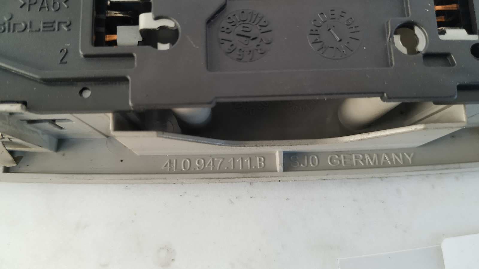 Recambio de LUZ INTERIOR para AUDI Q7 (4L) BUG referencia OEM IAM 4L0947111B 2