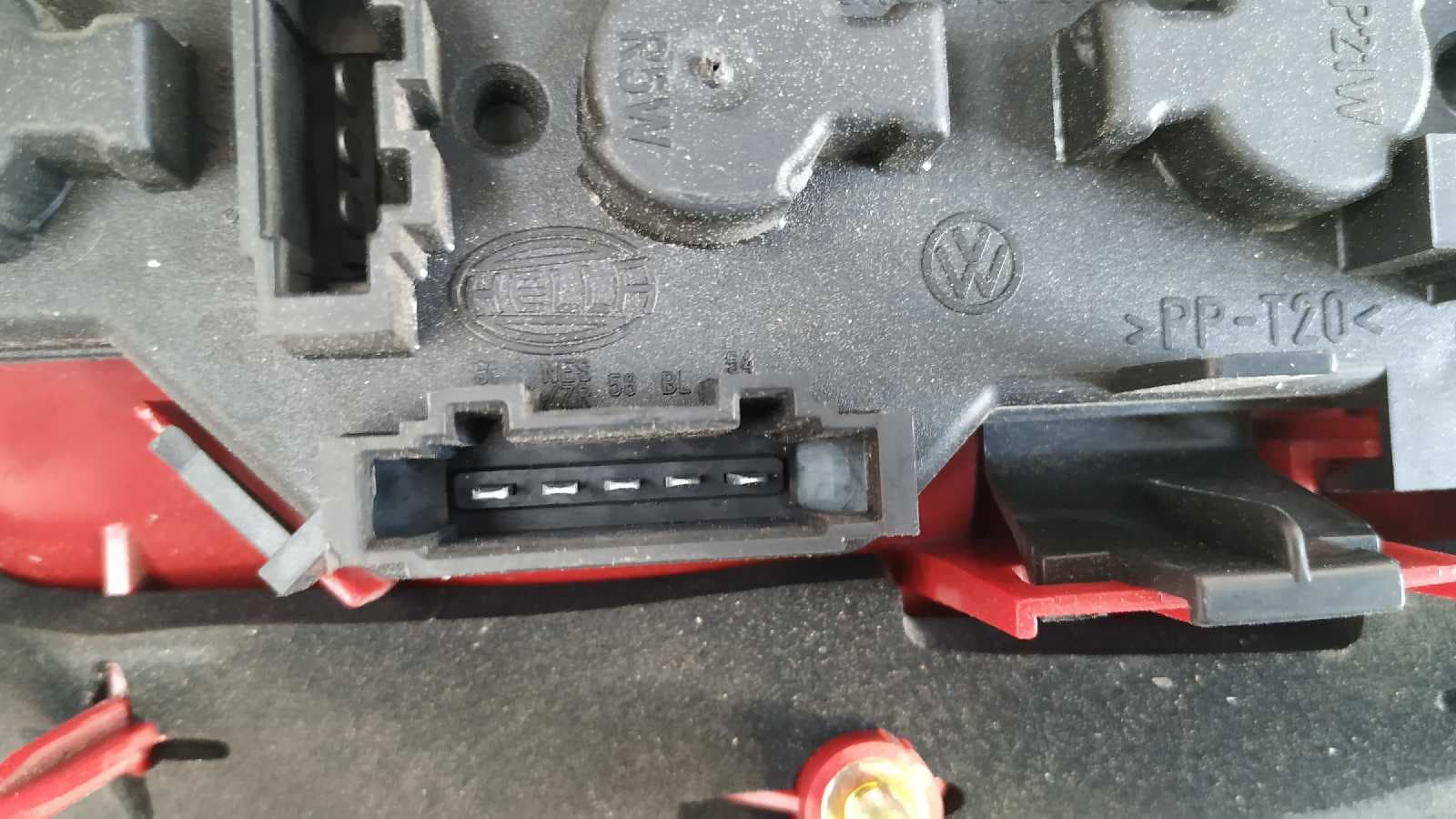 Recambio de PILOTO TRASERO DERECHO para VOLKSWAGEN POLO BERLINA (6N2) 1.4 AUD referencia OEM IAM 6N0945096H   - AZUL 4
