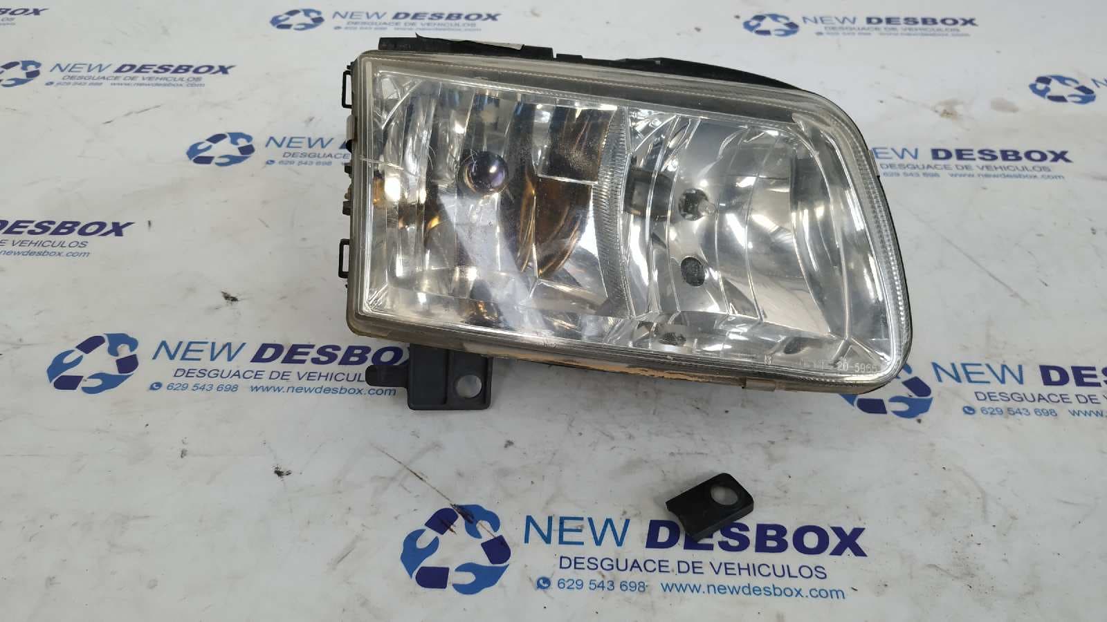 Recambio de FARO DERECHO para VOLKSWAGEN POLO BERLINA (6N2) 1.4 AUD referencia OEM IAM 205965B   - AZUL