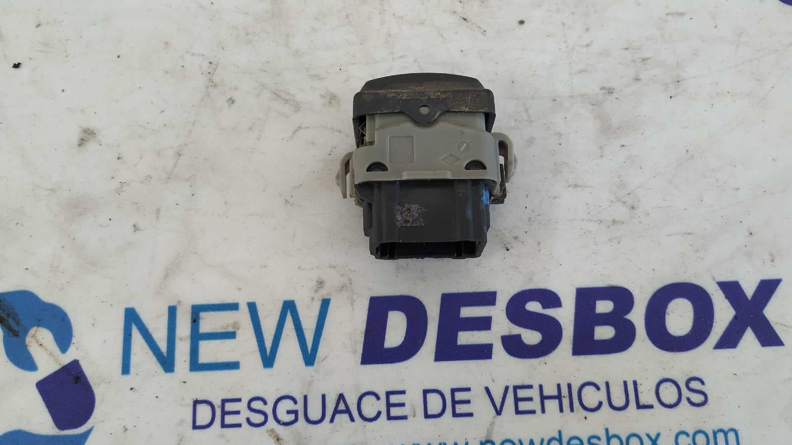 Recambio de MANDO ELEVALUNAS DELANTERO IZQUIERDO para RENAULT MEGANE II BERLINA 3P Confort Authentique F9Q D8 referencia OEM IAM 28082   - GRIS 3