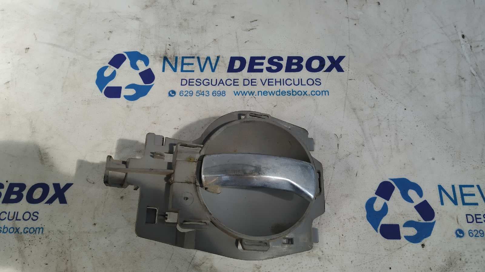Recambio de MANETA INTERIOR DELANTERA DERECHA para CITROEN C3 PLURIEL 1.4 HDi 8HZ referencia OEM IAM 9647164377 - GRIS