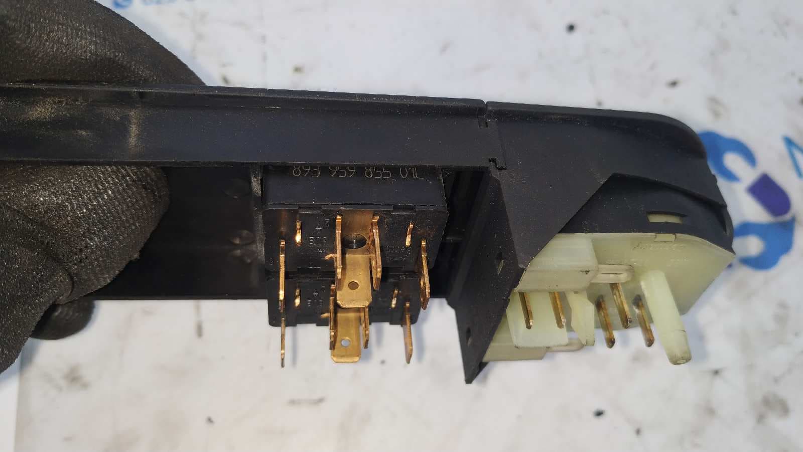 Recambio de MANDO ELEVALUNAS DELANTERO IZQUIERDO para AUDI 80/90 (893) 1.9 Diesel (1Y) 1Z referencia OEM IAM 89395985501C   - VERDE 4