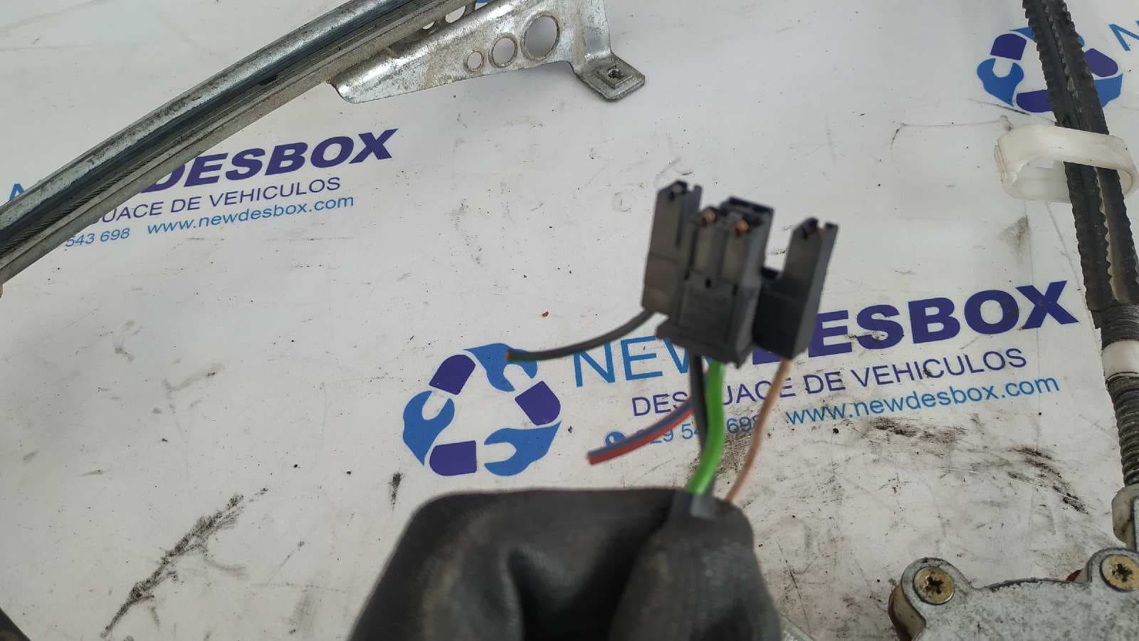 Recambio de ELEVALUNAS DELANTERO DERECHO para AUDI 80/90 (893) 1.9 Diesel (1Y) 1Z referencia OEM IAM 05318235   - VERDE 4