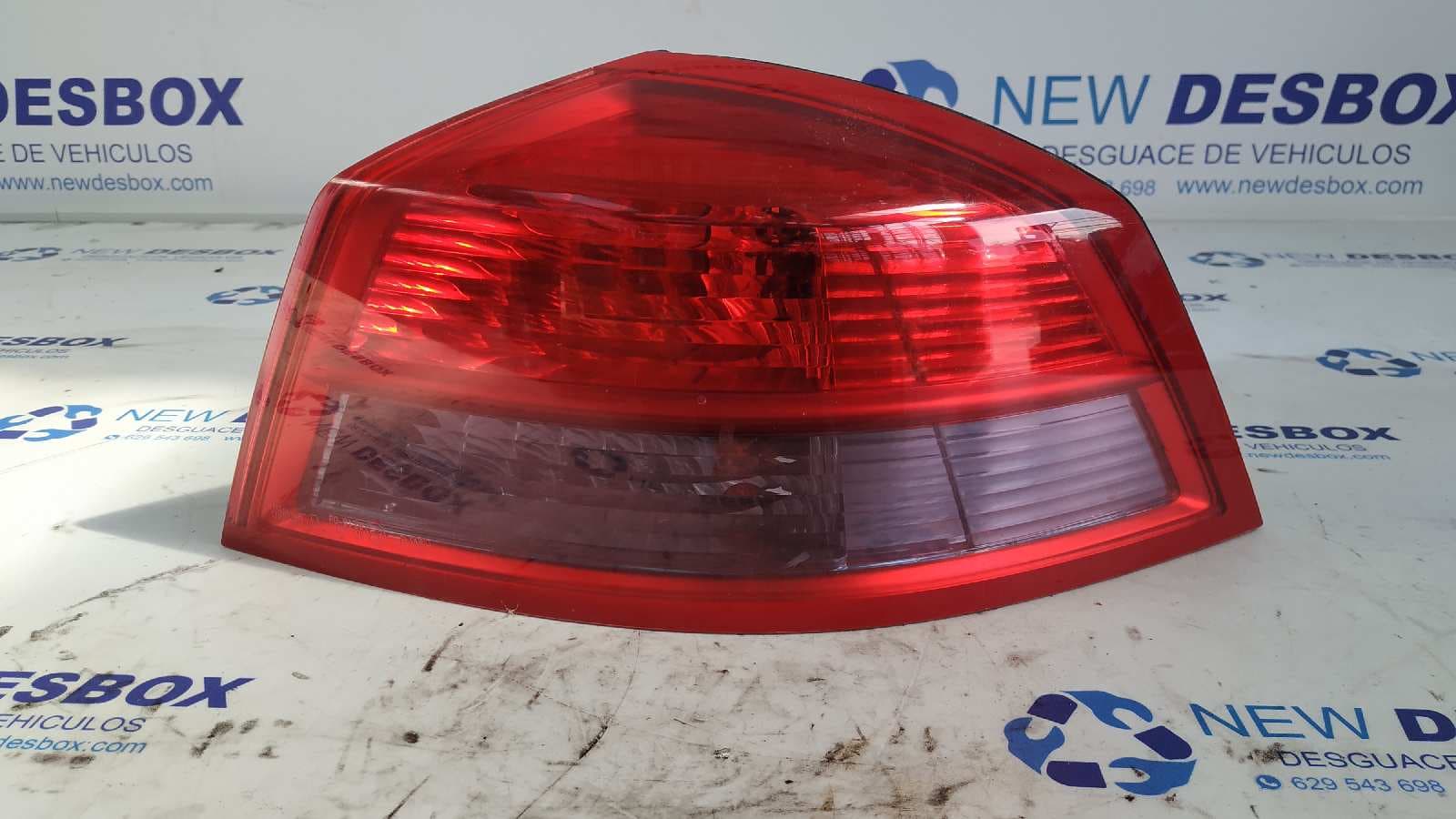 Recambio de PILOTO TRASERO DERECHO para RENAULT VEL SATIS (BJ0) 2.2 dCi Turbodiesel G9T D7 referencia OEM IAM 8200014360   - AZUL