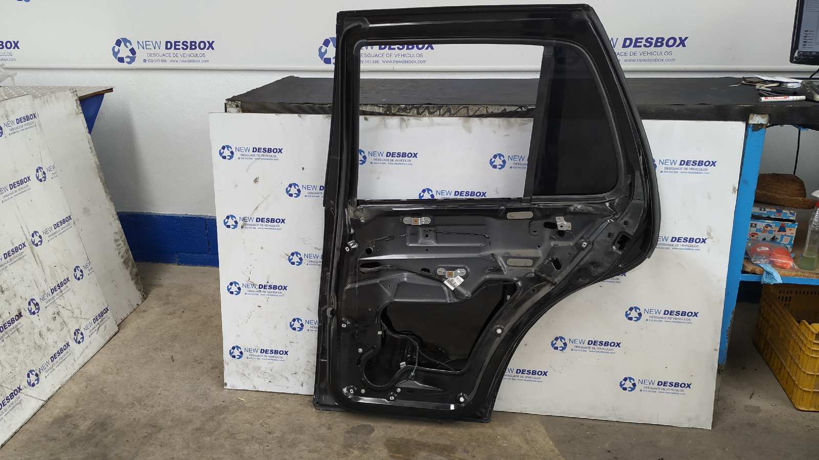 Recambio de PUERTA TRASERA DERECHA para MERCEDES-BENZ CLASE M (W163) OM612963 referencia OEM IAM 1637301605   - NEGRO 3
