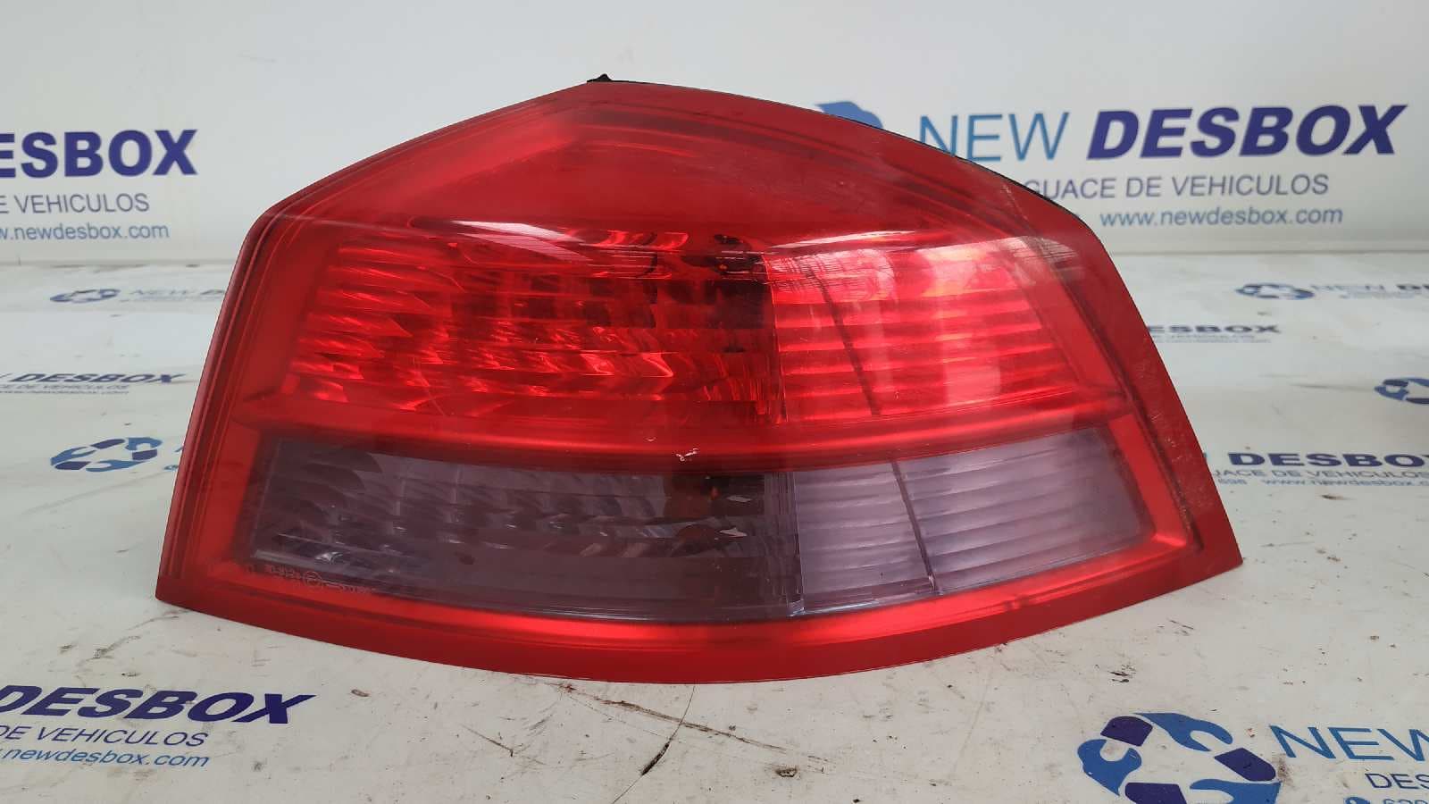 Recambio de PILOTO TRASERO DERECHO para RENAULT VEL SATIS (BJ0) Expression G9T702 referencia OEM IAM 8200014360   - VERDE