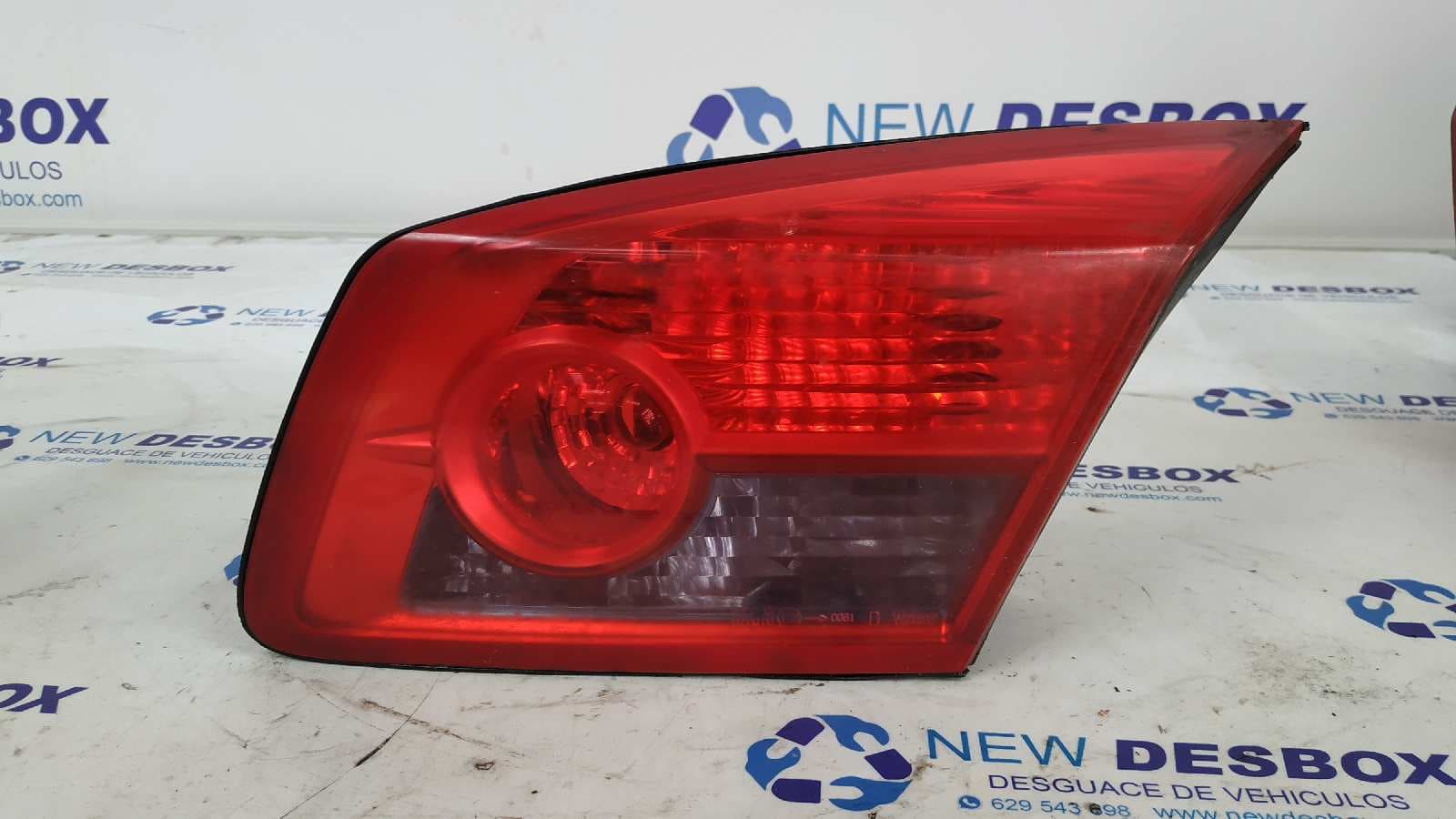 Recambio de PILOTO PORTON DERECHO para RENAULT VEL SATIS (BJ0) Expression G9T702 referencia OEM IAM 8200014363   - VERDE