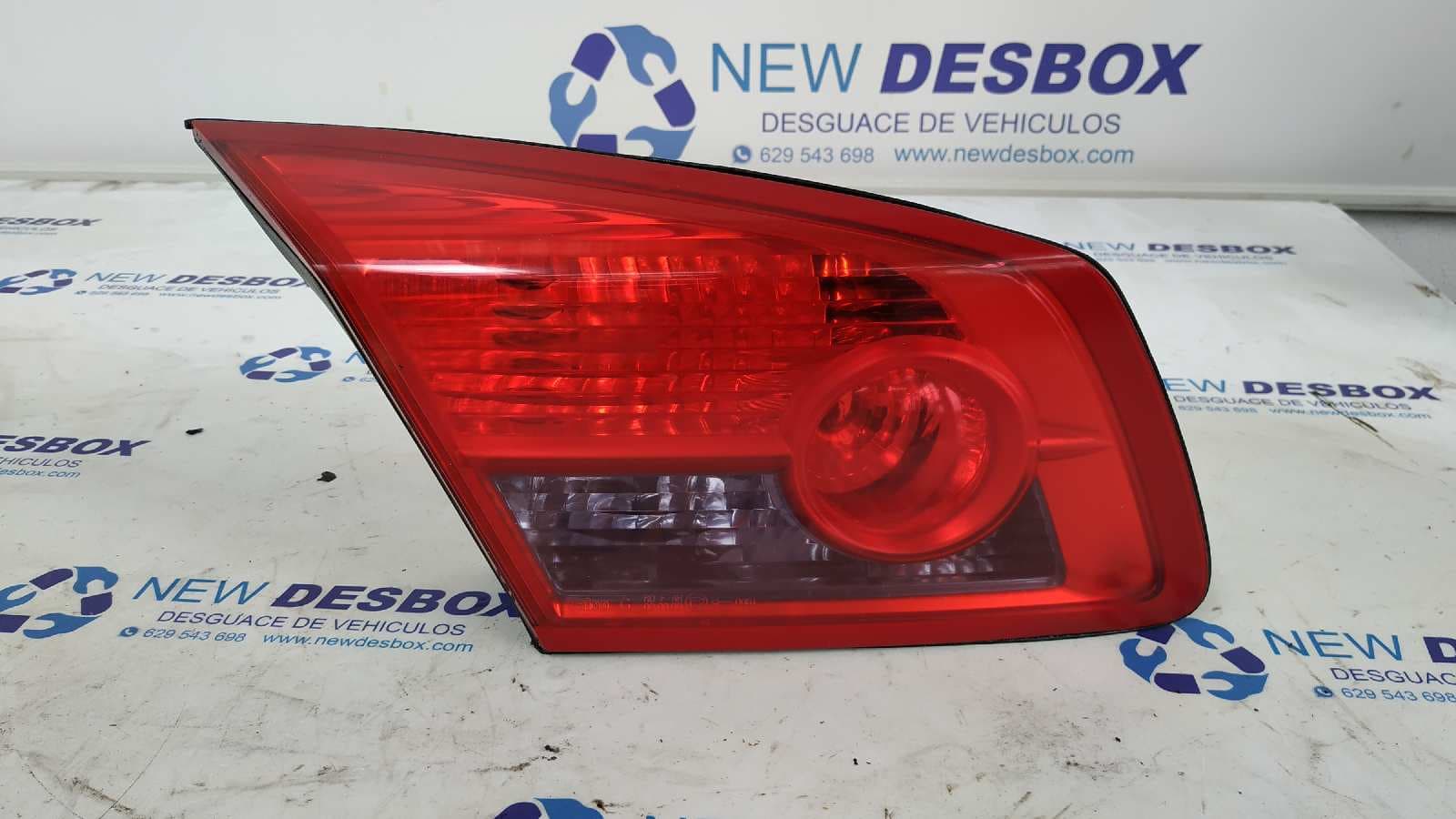 Recambio de PILOTO PORTON IZQUIERDO para RENAULT VEL SATIS (BJ0) Expression G9T702 referencia OEM IAM 8200014362   - VERDE