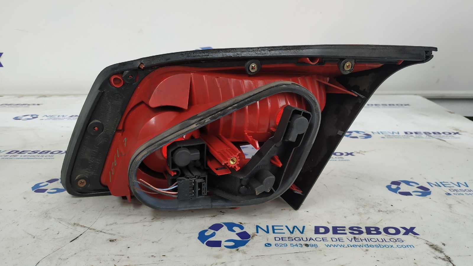 Recambio de PILOTO PORTON IZQUIERDO para RENAULT VEL SATIS (BJ0) Expression G9T702 referencia OEM IAM 8200014362   - VERDE 2