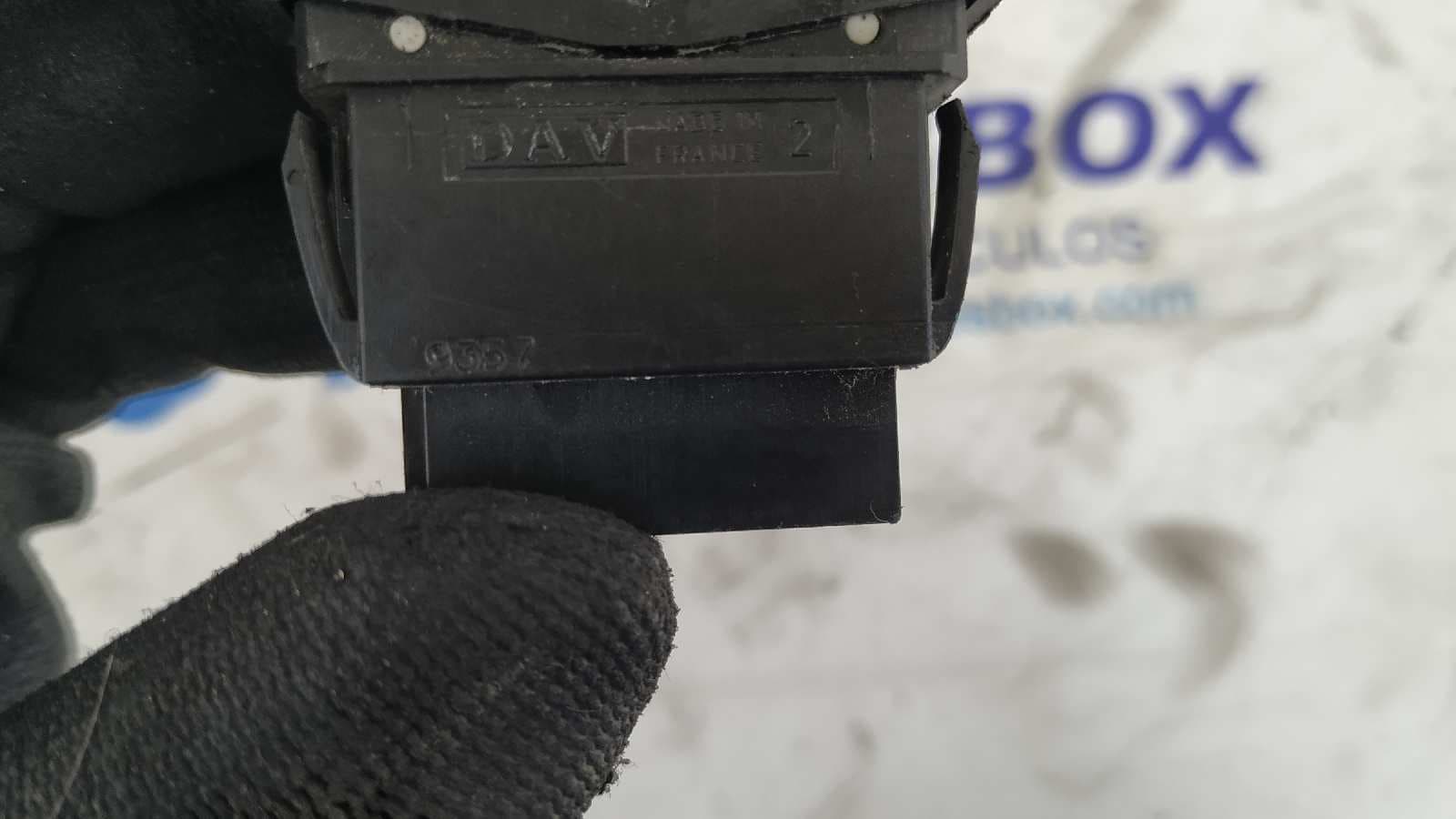 Recambio de MANDO ELEVALUNAS DELANTERO DERECHO para RENAULT MASTER DOBLE CABINE, CAJA ABIERTA/CHASIS Caja abierta   Batalla 3578 S9W referencia OEM IAM    - BLANCO 3