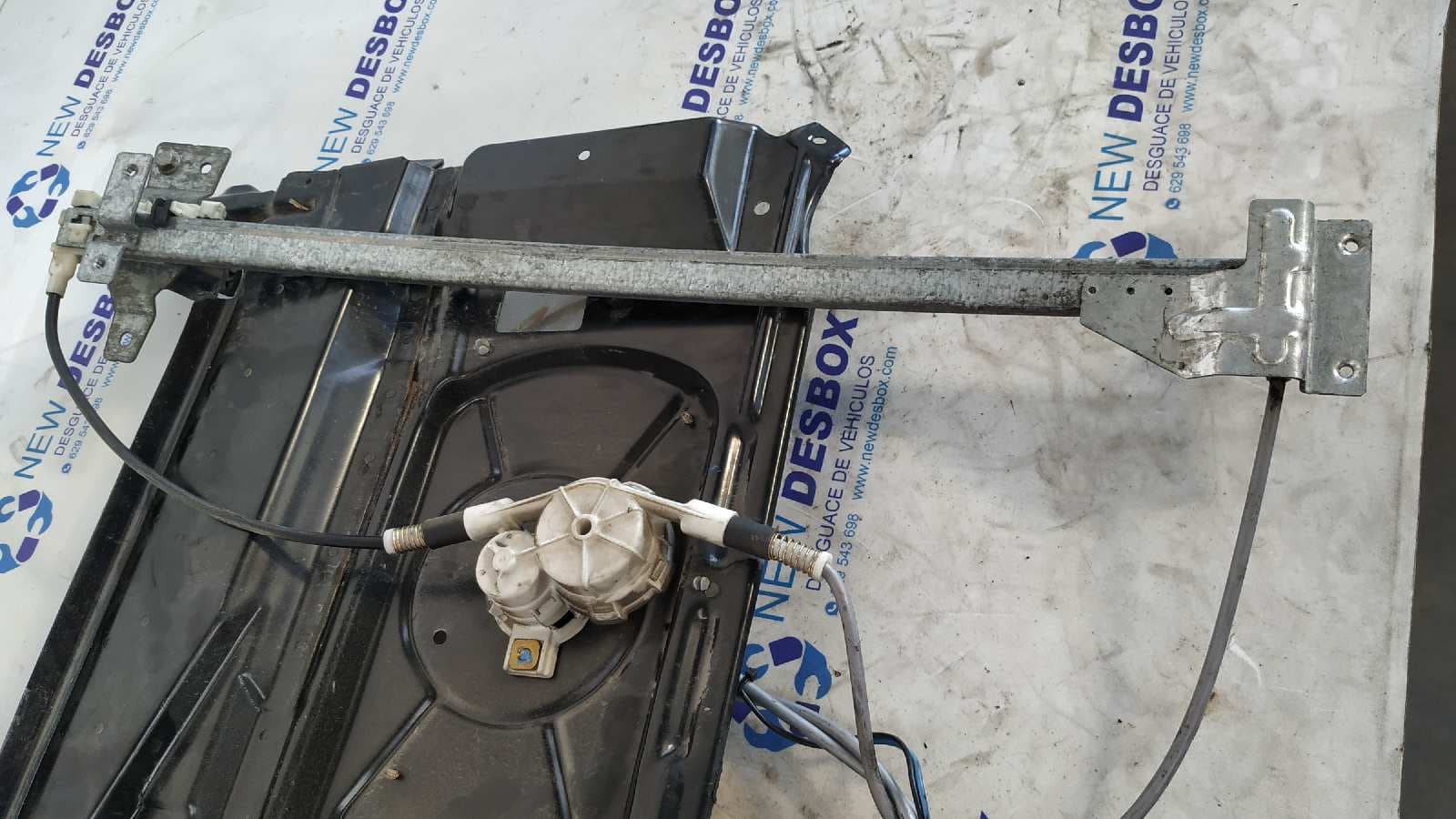Recambio de ELEVALUNAS DELANTERO DERECHO para MERCEDES-BENZ VITO (W638) CAJA CERRADA 611980     referencia OEM IAM    - BLANCO 4