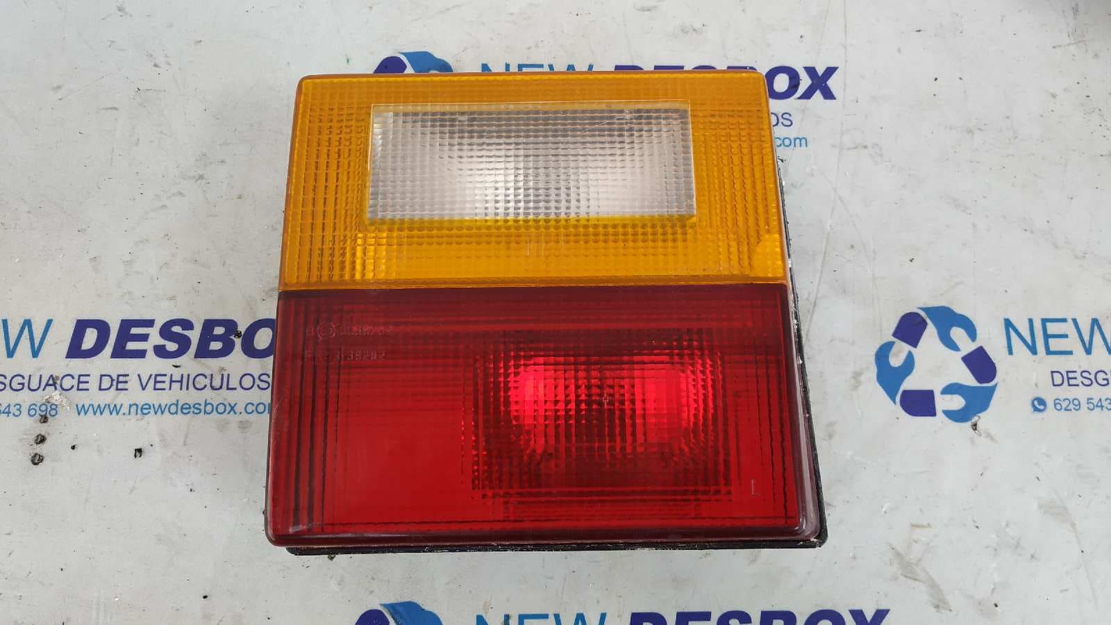 Recambio de PILOTO PORTON IZQUIERDO para AUDI 100 BERLINA (C4) Básico AAR referencia OEM IAM 445945093   - BLANCO