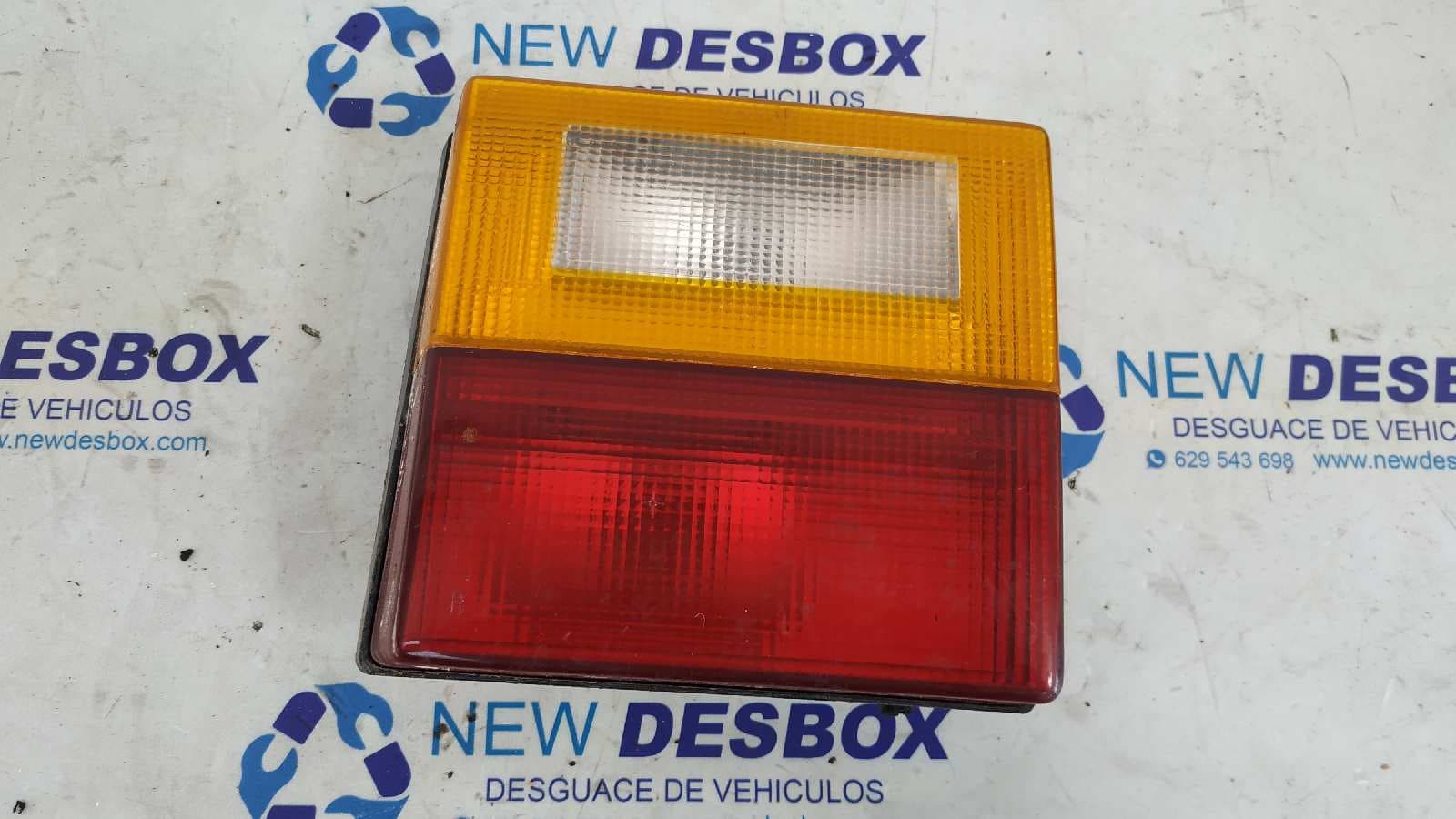Recambio de PILOTO PORTON DERECHO para AUDI 100 BERLINA (C4) Básico AAR referencia OEM IAM 445945094   - BLANCO