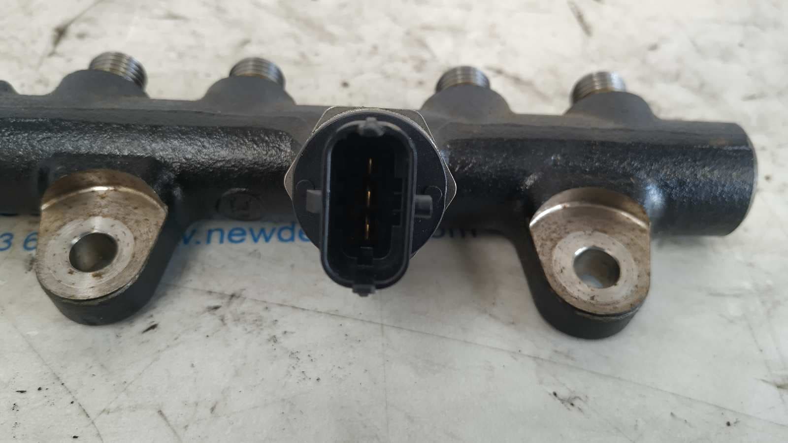 Recambio de RAMPA INYECTORA para DACIA DOKKER K9KC6 referencia OEM IAM H8201157327   - BLANCO 2