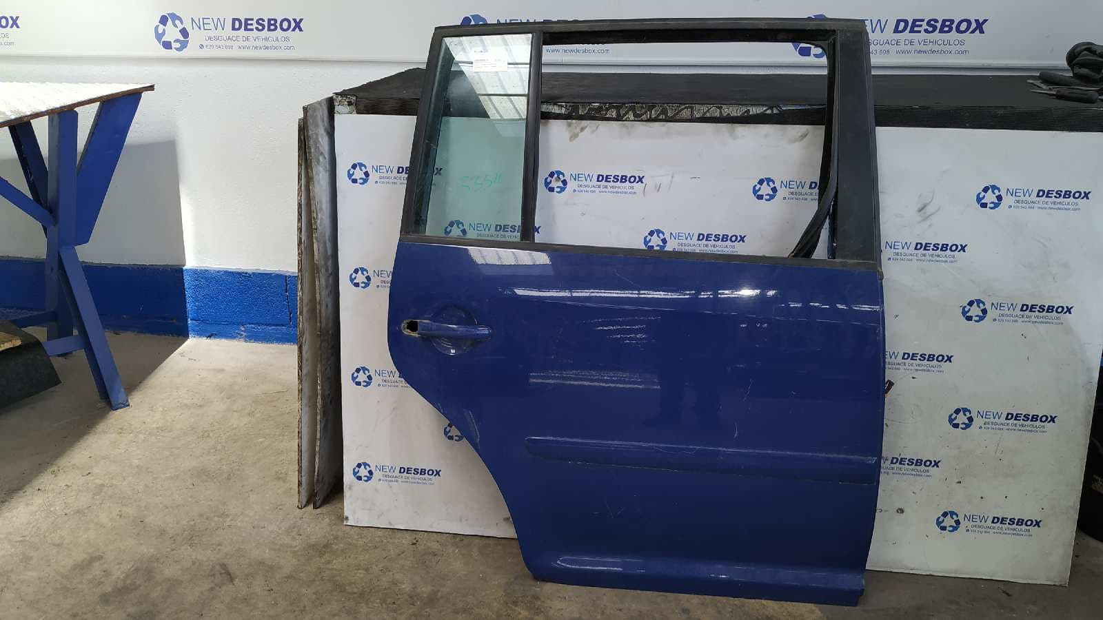 Recambio de PUERTA TRASERA DERECHA para VOLKSWAGEN TOURAN (1T1) Trendline BKC referencia OEM IAM    - AZUL