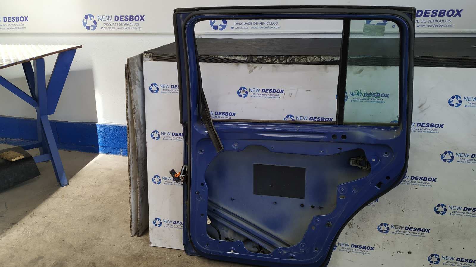 Recambio de PUERTA TRASERA DERECHA para VOLKSWAGEN TOURAN (1T1) Trendline BKC referencia OEM IAM    - AZUL 4