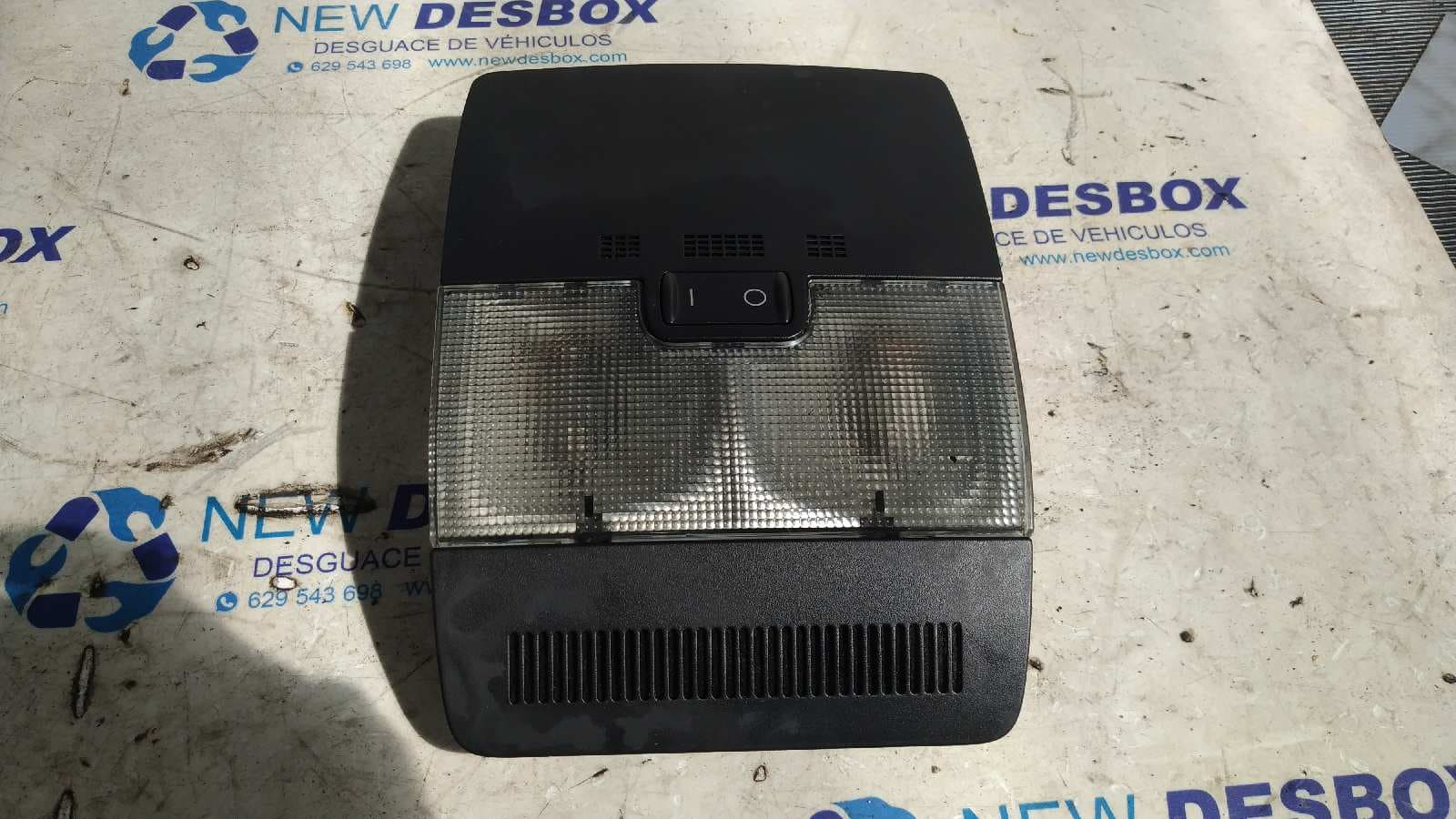 Recambio de LUZ INTERIOR para AUDI A3 (8P) 2.0 TDI Attraction Quattro BKD referencia OEM IAM 8P0947135D   - NEGRO
