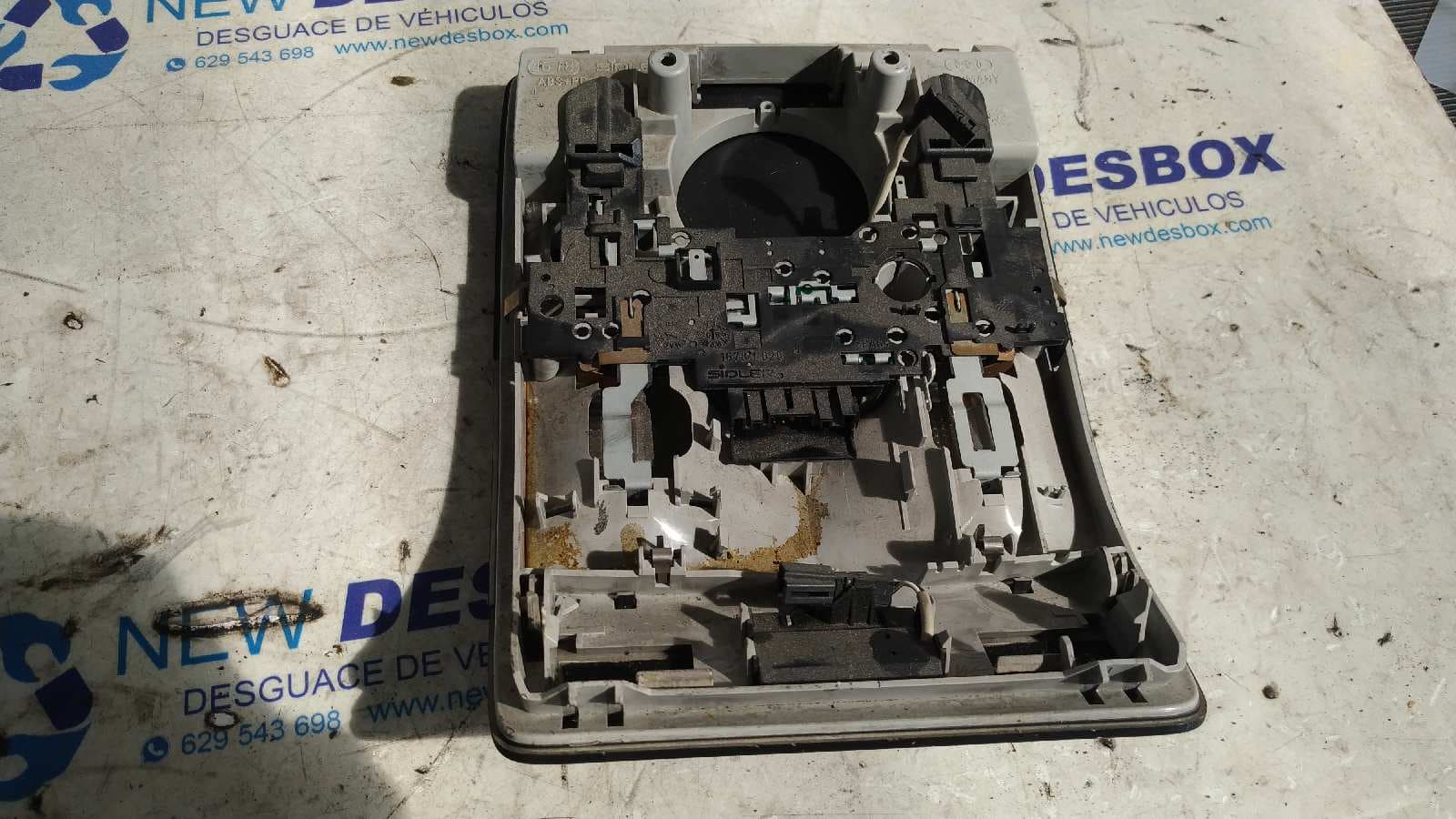Recambio de LUZ INTERIOR para AUDI A3 (8P) 2.0 TDI Attraction Quattro BKD referencia OEM IAM 8P0947135D   - NEGRO 2