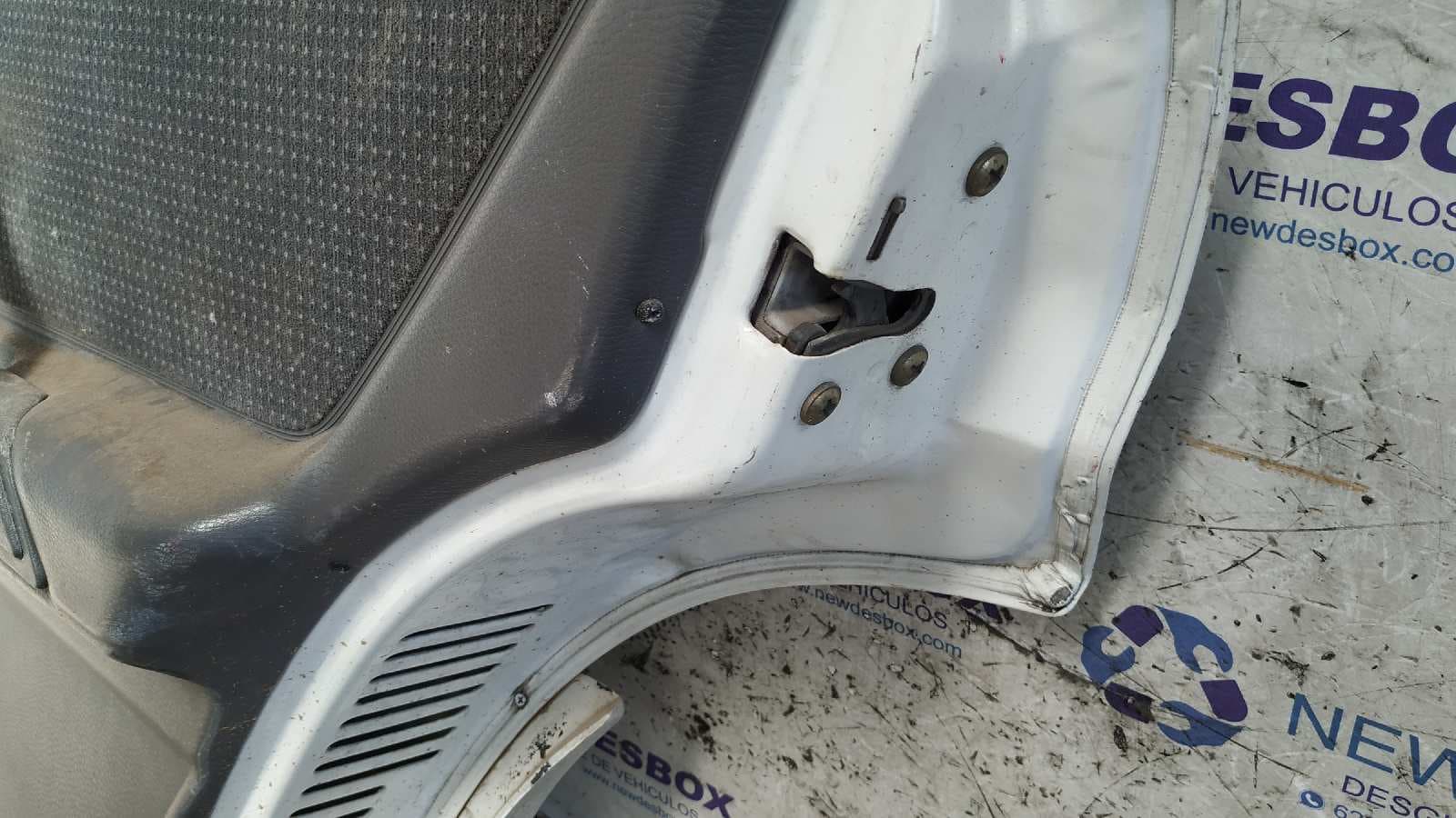Recambio de PUERTA TRASERA DERECHA para FORD ESCORT BERL./TURN./CAB./EXPRESS 1.6 Escort Cabrio LR referencia OEM IAM    - BLANCO 7