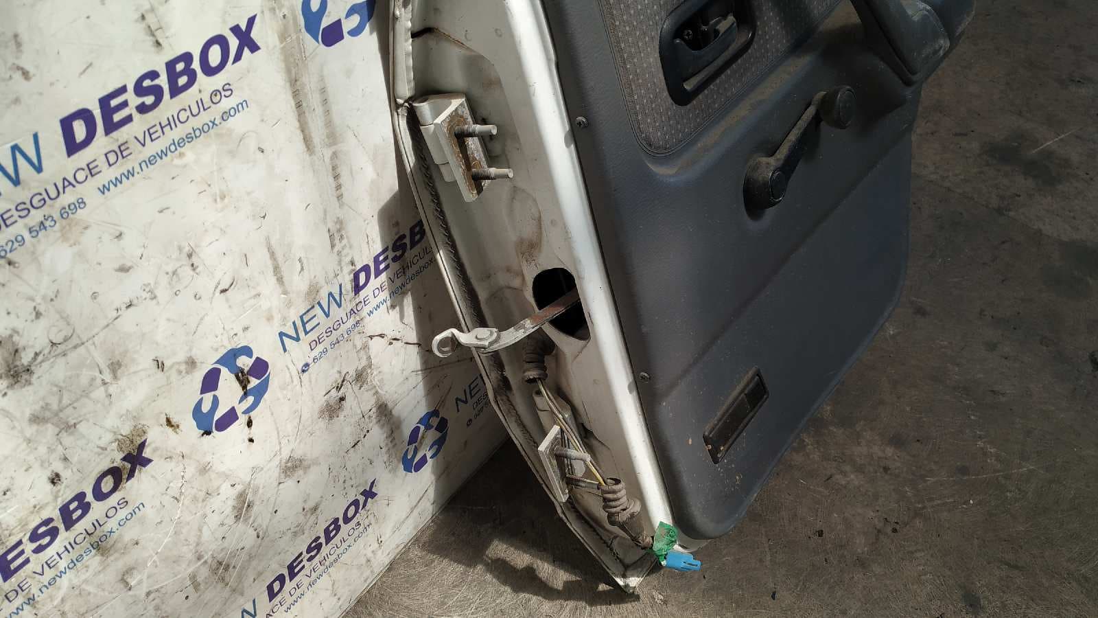 Recambio de PUERTA TRASERA DERECHA para FORD ESCORT BERL./TURN./CAB./EXPRESS 1.6 Escort Cabrio LR referencia OEM IAM    - BLANCO 6
