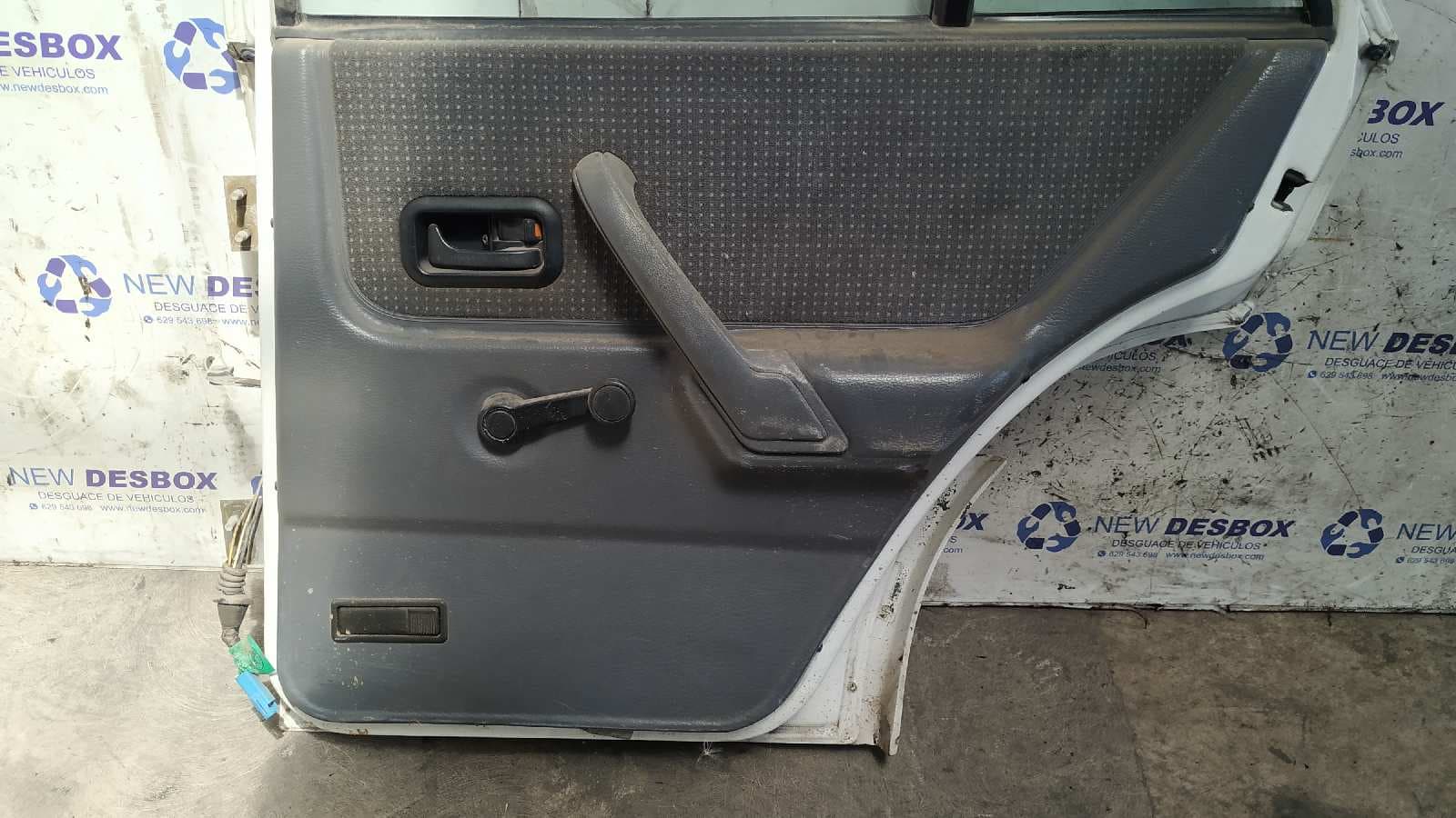 Recambio de PUERTA TRASERA DERECHA para FORD ESCORT BERL./TURN./CAB./EXPRESS 1.6 Escort Cabrio LR referencia OEM IAM    - BLANCO 3