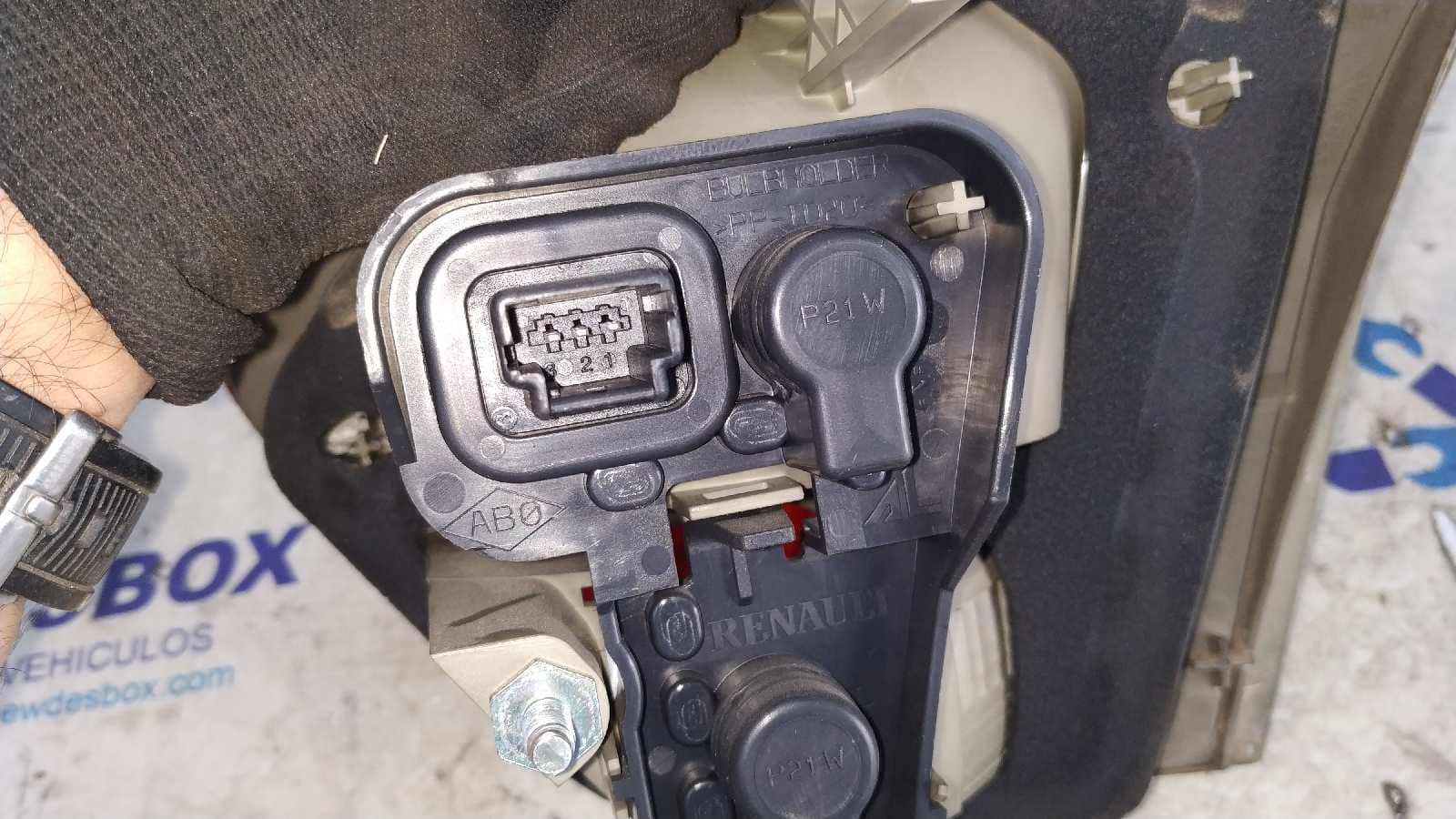 Recambio de PILOTO PORTON IZQUIERDO para RENAULT FLUENCE Dynamique K9KG8 referencia OEM IAM 265550041R   - BLANCO 5