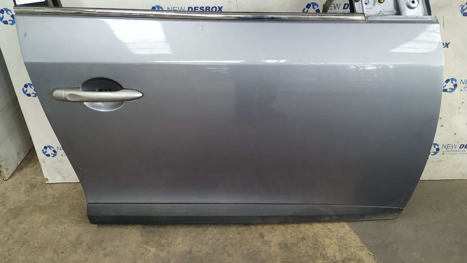 Recambio de PUERTA DELANTERA DERECHA para RENAULT FLUENCE K9KG8 referencia OEM IAM    - BLANCO 3