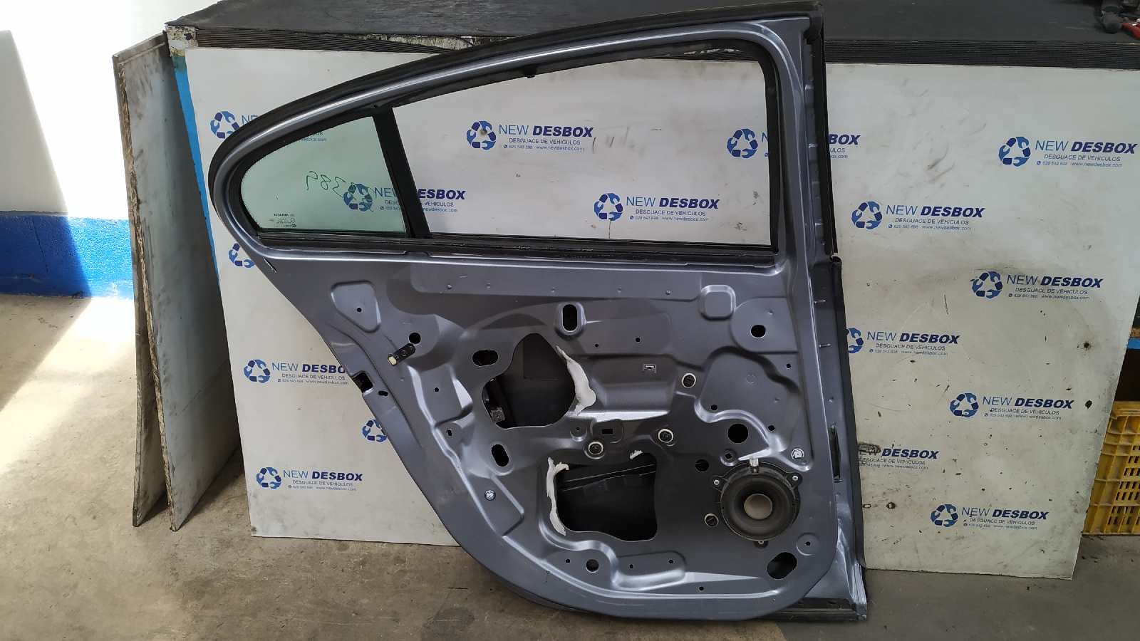 Recambio de PUERTA TRASERA IZQUIERDA para RENAULT FLUENCE Dynamique K9KG8 referencia OEM IAM    - BLANCO 4
