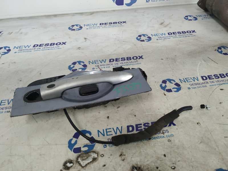 Recambio de MANETA DELANTERA DERECHA para RENAULT FLUENCE Dynamique K9KG8 referencia OEM IAM    - BLANCO