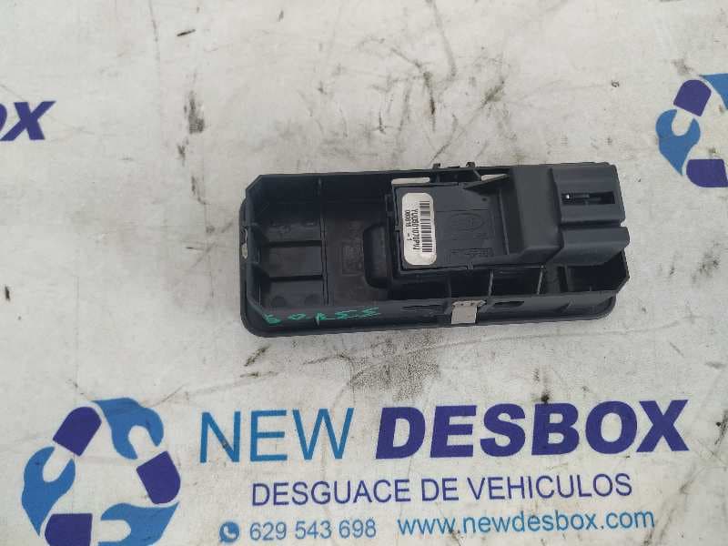 Recambio de MANDO ELEVALUNAS TRASERO DERECHO para LAND ROVER RANGE ROVER SPORT 276DT referencia OEM IAM YUD501070PVJ   - NEGRO 2