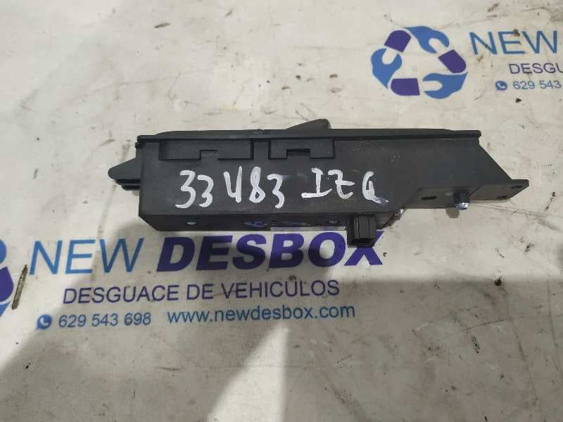 Recambio de MANDO ELEVALUNAS DELANTERO IZQUIERDO para MERCEDES-BENZ VITO CAJA CERRADA 6.03 -> 109  CDI  Compacto  (639.601) 646983 referencia OEM IAM 6397200446   - BLANCO 2