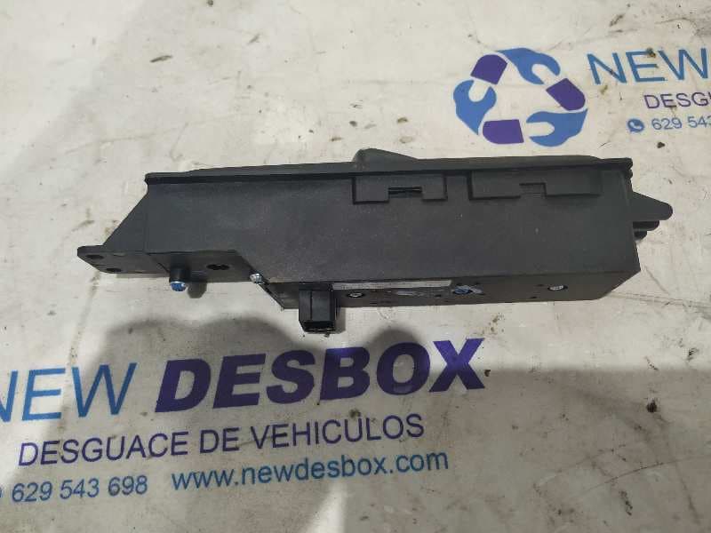 Recambio de MANDO ELEVALUNAS DELANTERO IZQUIERDO para MERCEDES-BENZ VITO CAJA CERRADA 6.03 -> 109  CDI  Compacto  (639.601) 646983 referencia OEM IAM 6397200446   - BLANCO 5