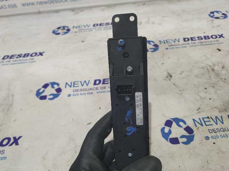 Recambio de MANDO ELEVALUNAS DELANTERO IZQUIERDO para MERCEDES-BENZ VITO CAJA CERRADA 6.03 -> 109  CDI  Compacto  (639.601) 646983 referencia OEM IAM 6397200446   - BLANCO 3