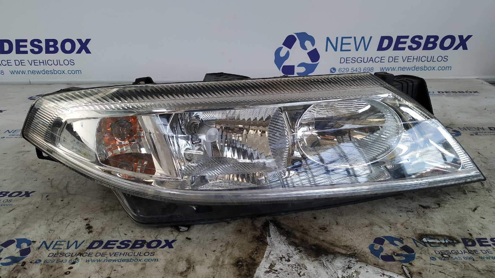 Recambio de FARO DERECHO para RENAULT LAGUNA II (BG0) 2.0 F4RJ7      referencia OEM IAM 8200002847   - VERDE