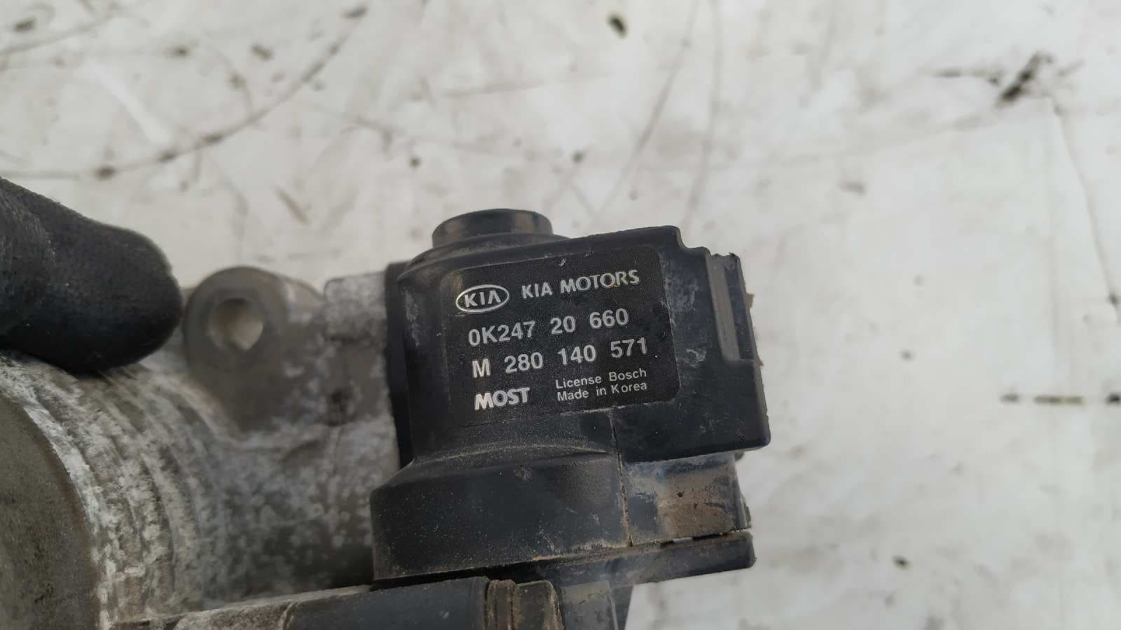 Recambio de CAJA MARIPOSA para KIA SEPHIA LL BF referencia OEM IAM 0K24720660 2