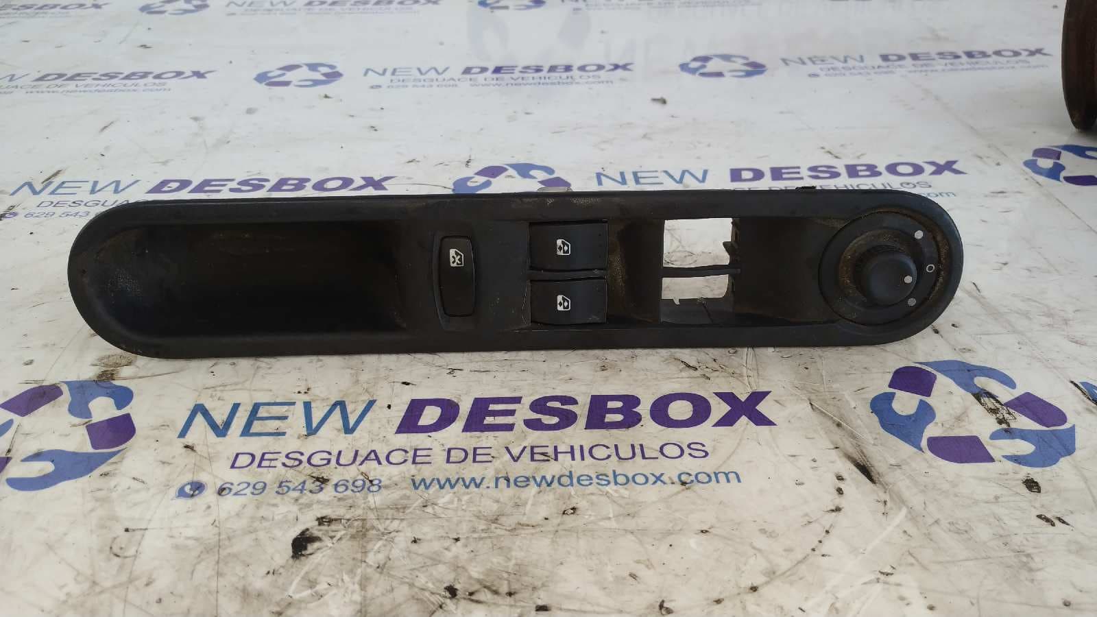 Recambio de MANDO ELEVALUNAS DELANTERO DERECHO para RENAULT ESPACE IV (JK0) 1.9 dCi Diesel F9Q680 referencia OEM IAM 8200519362   - ROJO