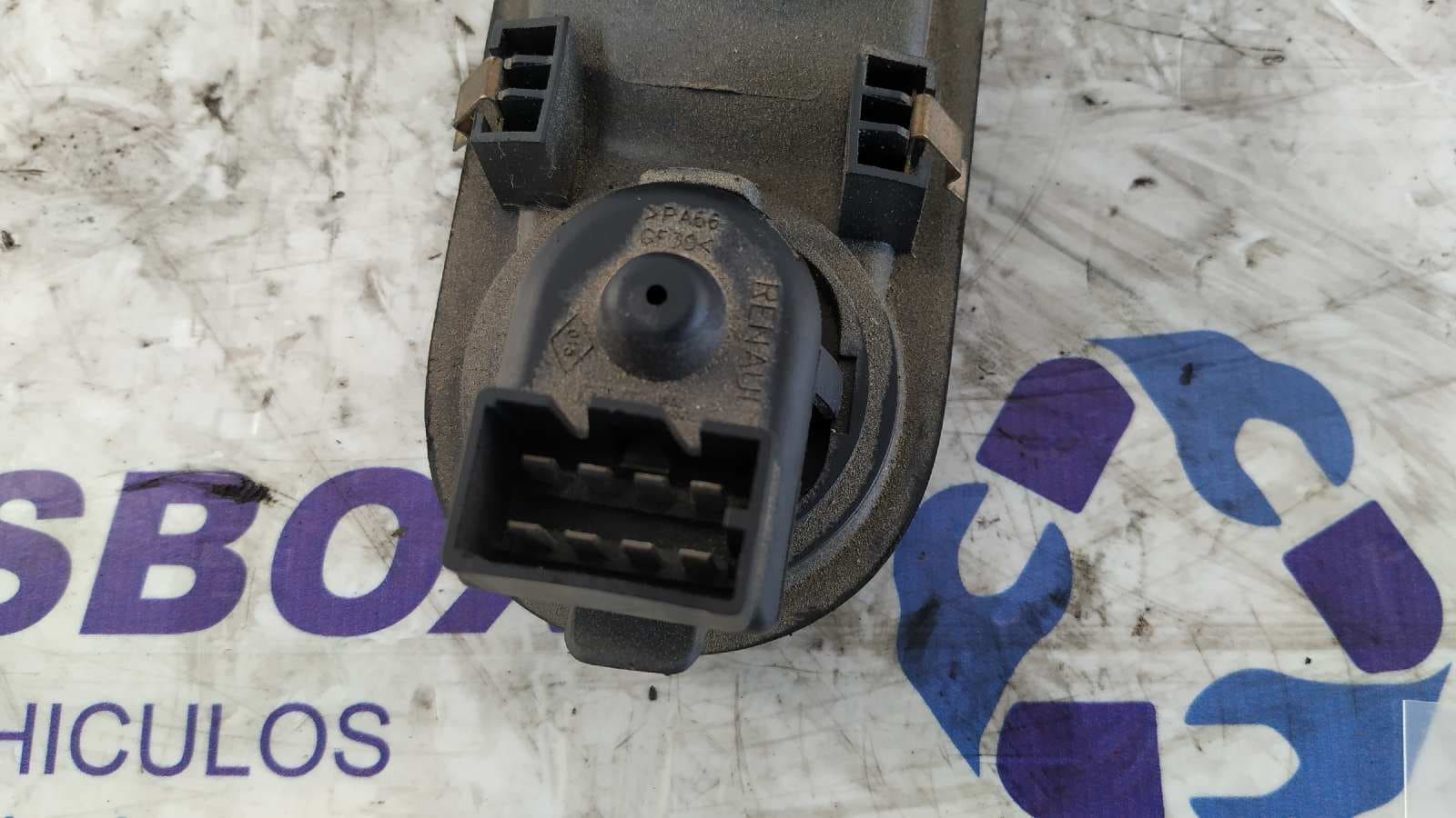 Recambio de MANDO ELEVALUNAS DELANTERO DERECHO para RENAULT ESPACE IV (JK0) 1.9 dCi Diesel F9Q680 referencia OEM IAM 8200519362   - ROJO 3