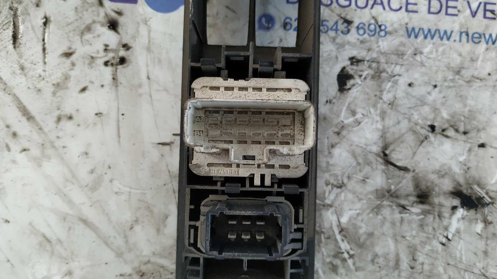 Recambio de MANDO ELEVALUNAS DELANTERO DERECHO para RENAULT ESPACE IV (JK0) 1.9 dCi Diesel F9Q680 referencia OEM IAM 8200519362   - ROJO 5