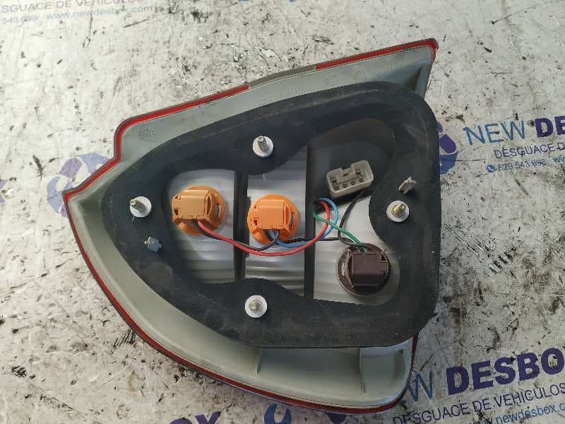 Recambio de PILOTO TRASERO DERECHO para MITSUBISHI CARISMA BERINA 5 (DA0) 1.8 16V CAT G4693      referencia OEM IAM 151086   - GRIS 2