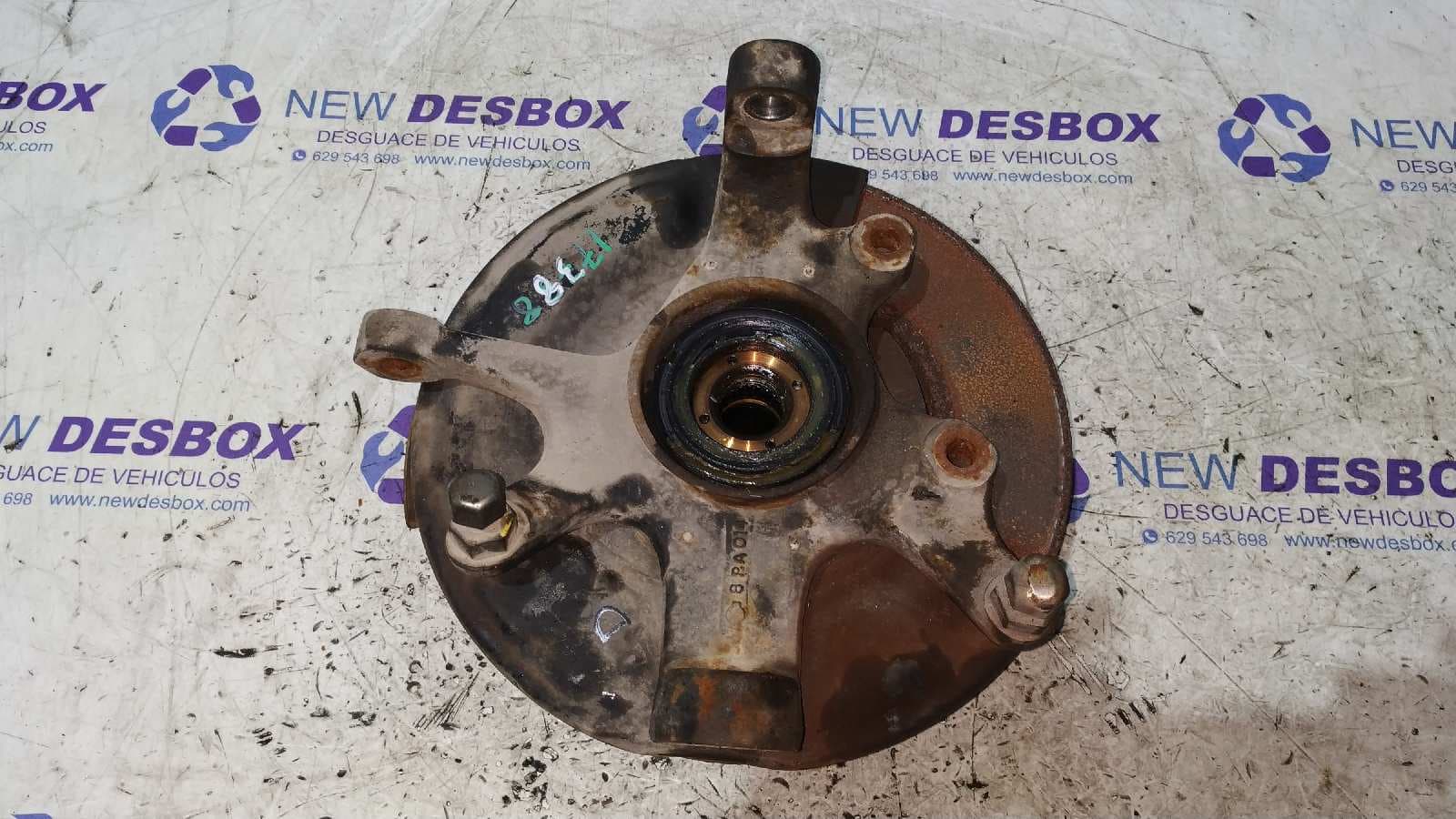 Recambio de MANGUETA DELANTERA DERECHA para NISSAN TERRANO (WD21) 2.7 TD TD27T referencia OEM IAM 8PA014   - BLANCO